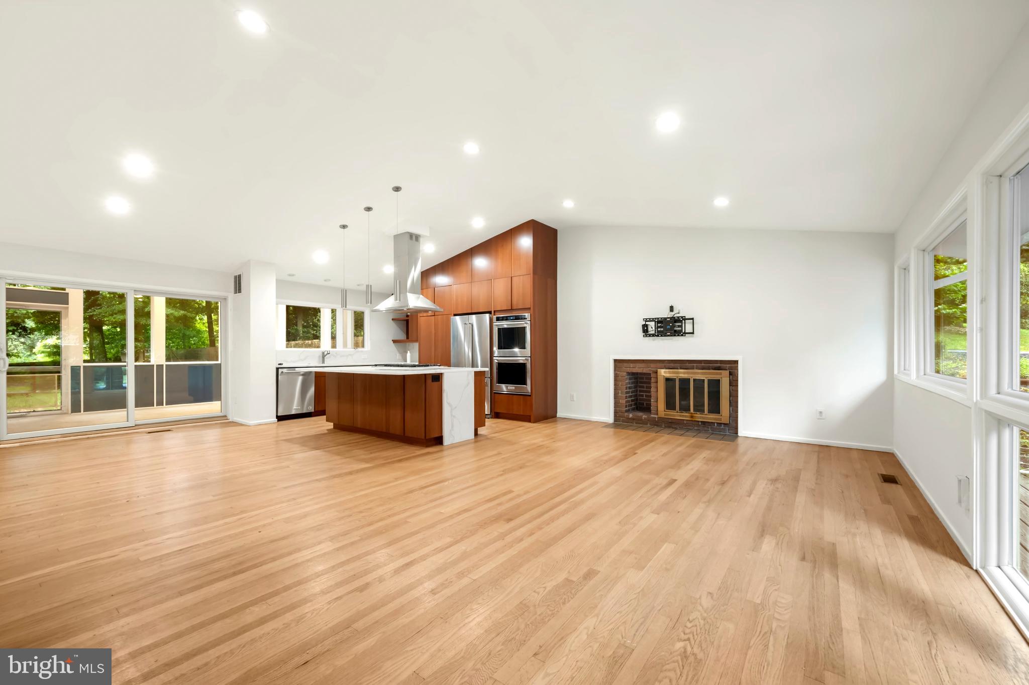 CARDEROCK SPRINGS - Residential