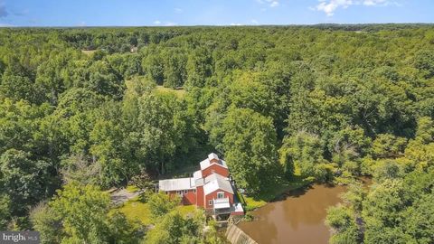 Photo of 6908 S Roxbury Road, SPOTSYLVANIA, VA 22551 (MLS # VASP2040964)