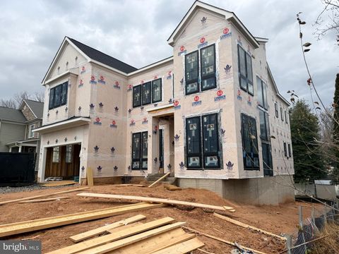 Property photo of 1110 Hillcrest Drive Sw, Vienna, VA 22180