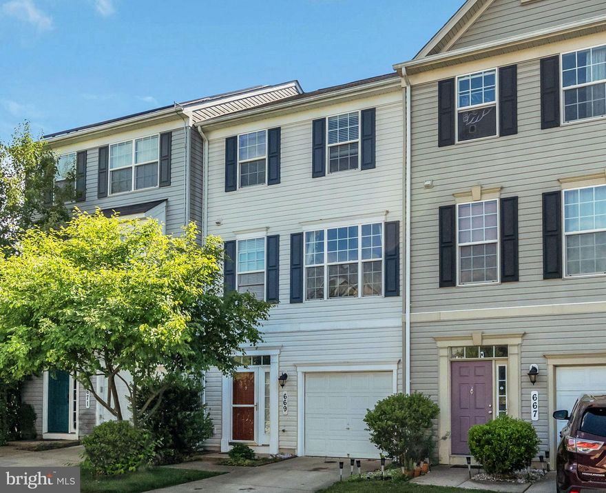 Gorgeous 3 bedrooms, 2/2 bathrooms Townhome at Ballenger Creek Center Pond neighborhood! Abundance of nature light throughout the entire house. The main level offers a large dining and family room, and sliding glass doors leading out to your deck. The upper level offers 3 bedrooms and 2 full baths. The owner's suite has a huge walk-in closet, a Jacuzzi tub as well as a separate shower/toilet area. The lower level is great for recreation and relaxation and lots of room for storage. Fully fenced back yard gives you all the additional space for entertaining. Right across the street is a new playground built in 2020! Walking trails, close to public transportation, shopping, restaurants. Minuses from major routes int I-270/70 & 15, and to countless dining, shopping, and entertainment options.