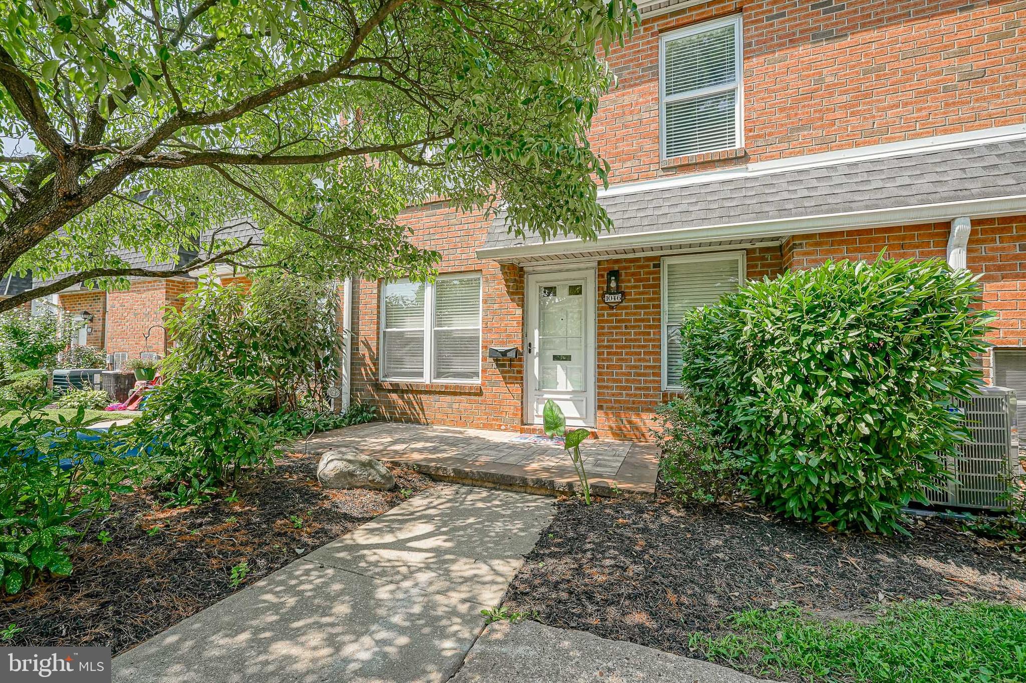 1046 HARBOUR DRIVE 1046