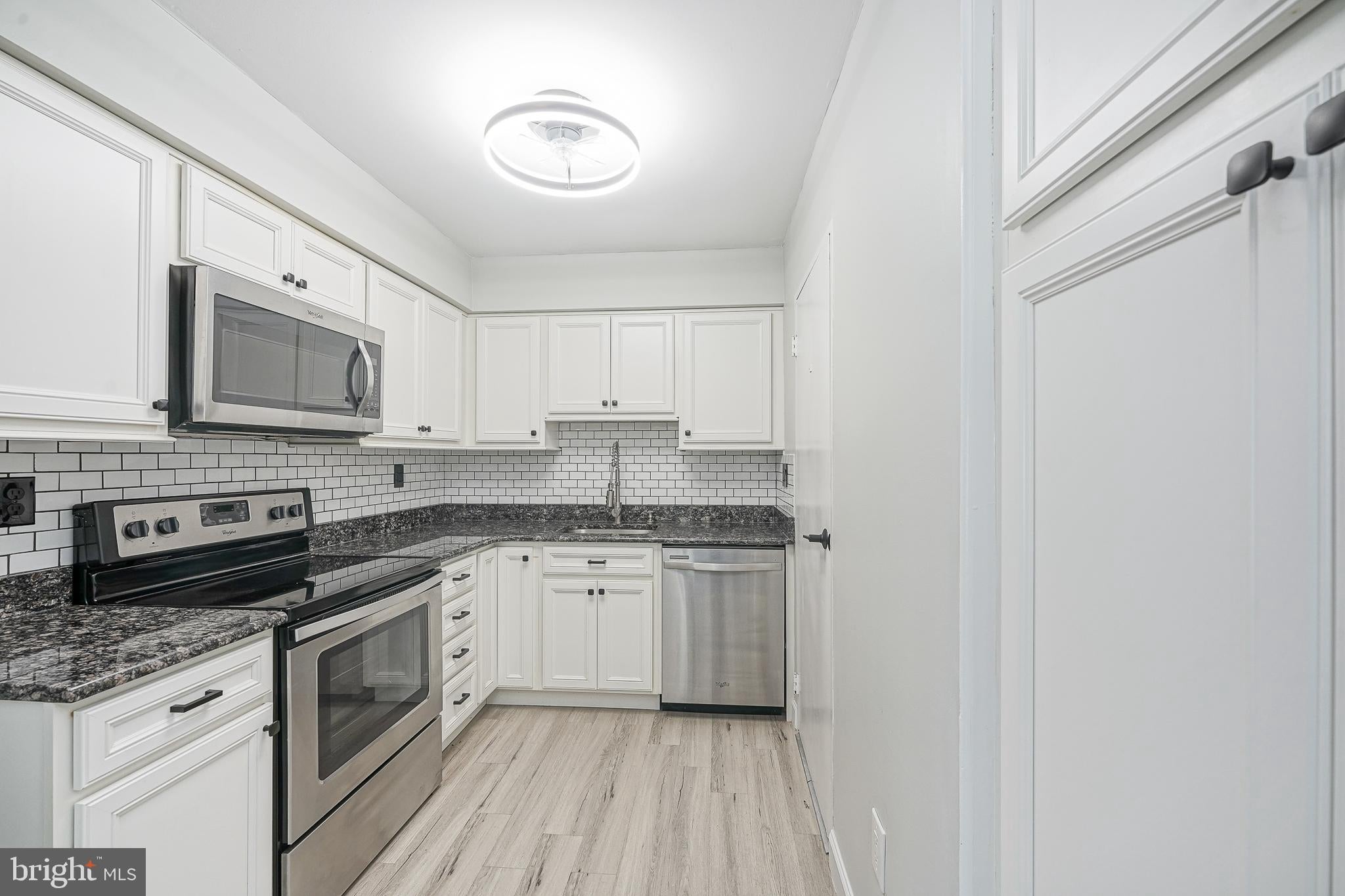1046 HARBOUR DRIVE 1046