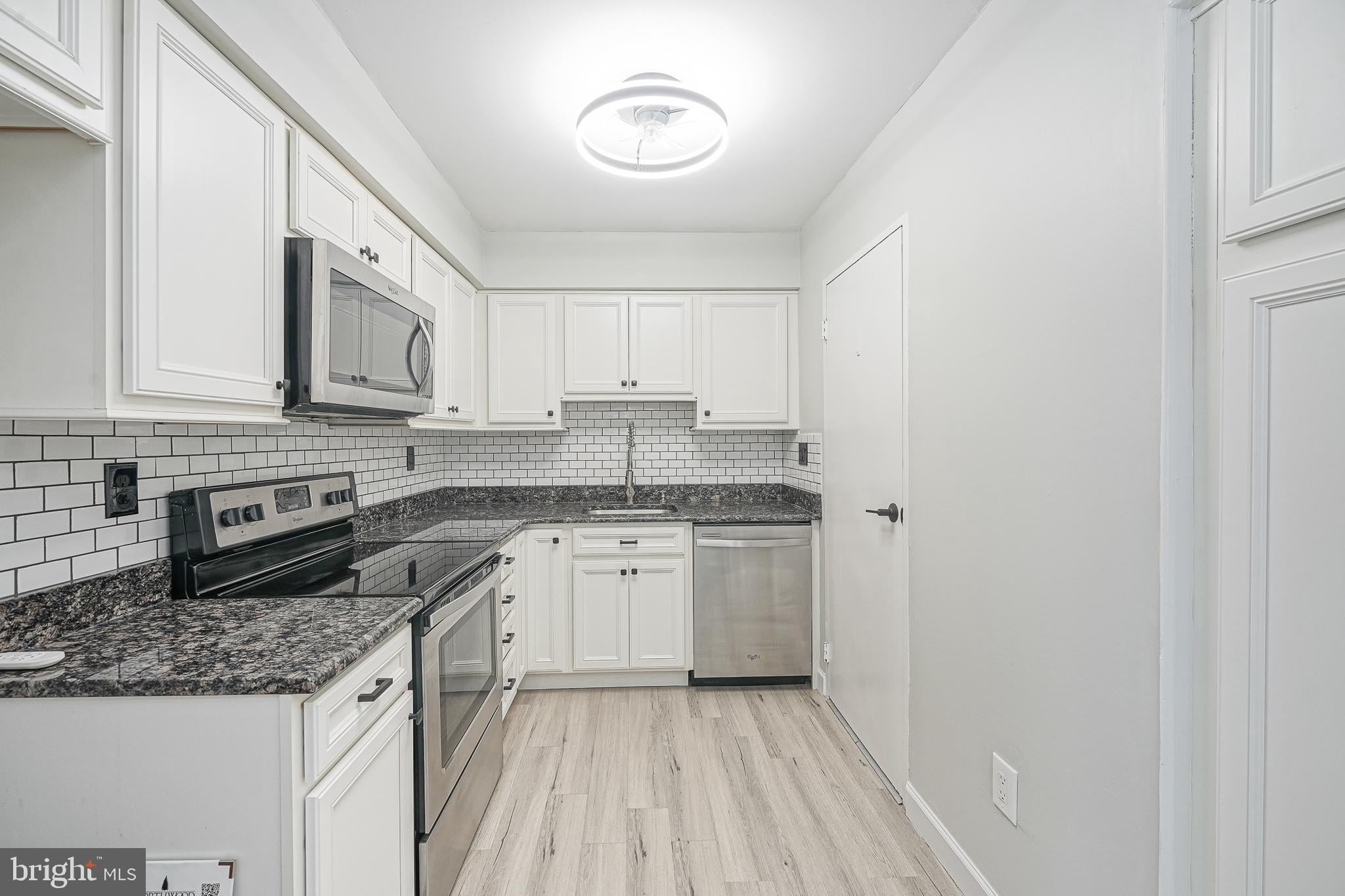 1046 HARBOUR DRIVE 1046