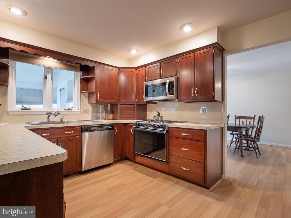 NORTHRIDGE - Residential