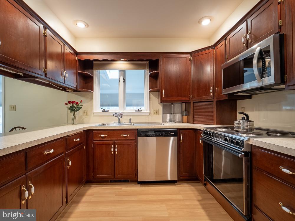 NORTHRIDGE - Residential