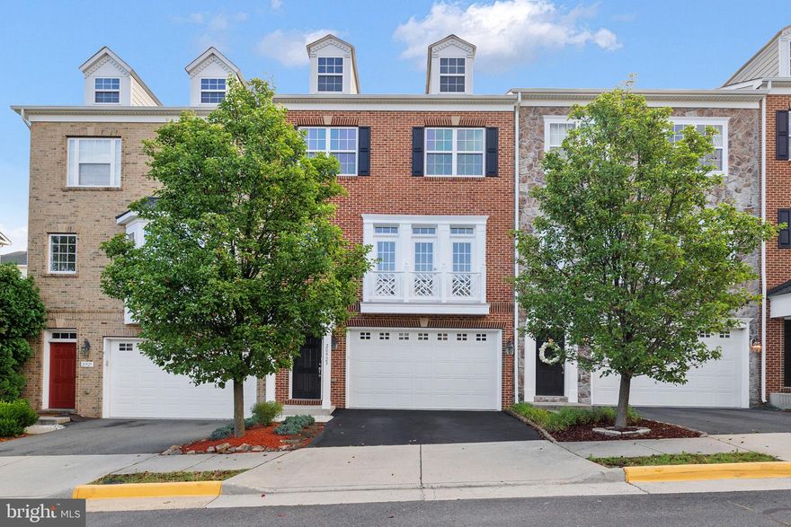 Welcome to your new house! This lovely 3-level walkout townhouse in GOOSE CREEK VILLAGE , is in pristine condition and ready for you to move in. Featuring a total of 3 bedrooms and 3.5 bathrooms, this townhouse offers ample space for comfortable living. On the main level, you'll find a well-appointed kitchen, a spacious living room, and a dining room perfect for entertaining guests. The kitchen features open style and an ample amount of counter space ensuring that your culinary adventures will be a breeze. As you make your way to the upper level, you'll discover three generously sized bedrooms, providing plenty of room for rest and relaxation. Upstairs comes with 3 bedrooms and 2 full bathrooms. The basement of this townhouse has been fully finished and features a full bathroom with a laundry room, and a rec room for additional living space. The basement is a walk out to the beautiful and grassy backyard.  The house has been freshly painted for you to move right in and not to worry about it. With all these fantastic features this townhouse in Goose Creek Village offers you a perfect blend of comfort, convenience, and style. Welcome to your new home!