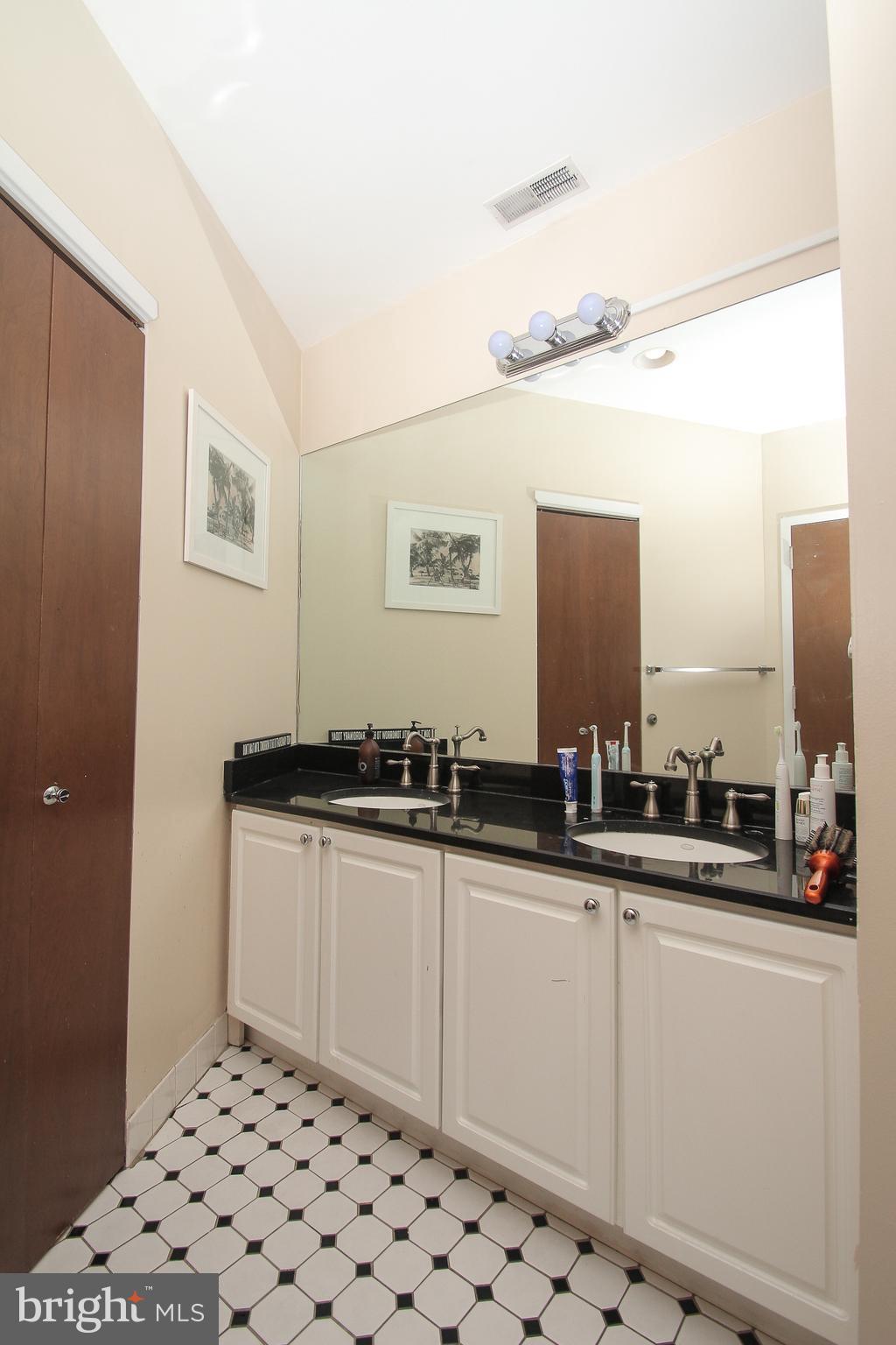 OLD CITY - Residential Lease