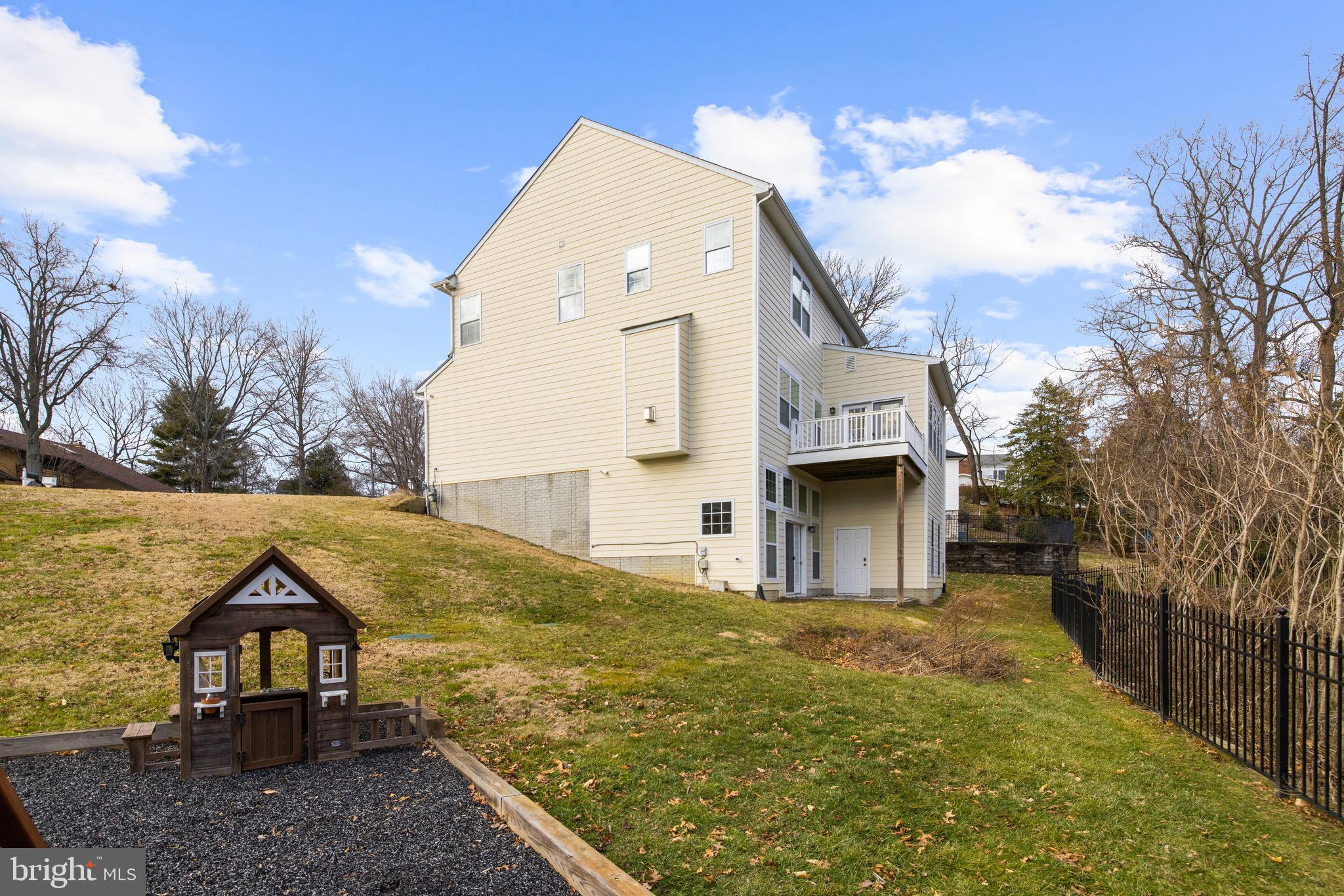 PENDENNIS MOUNT - Residential Lease