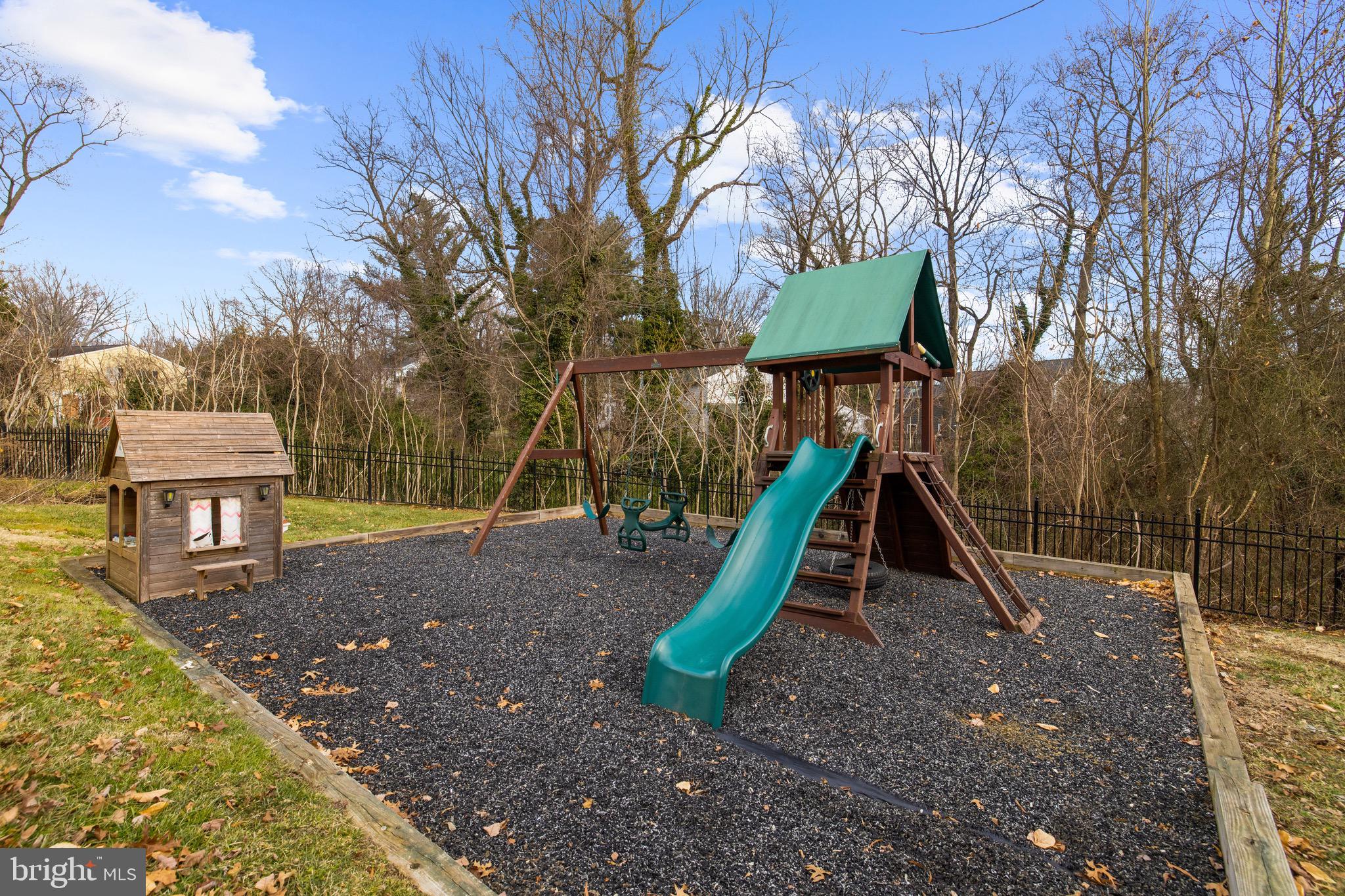 PENDENNIS MOUNT - Residential Lease