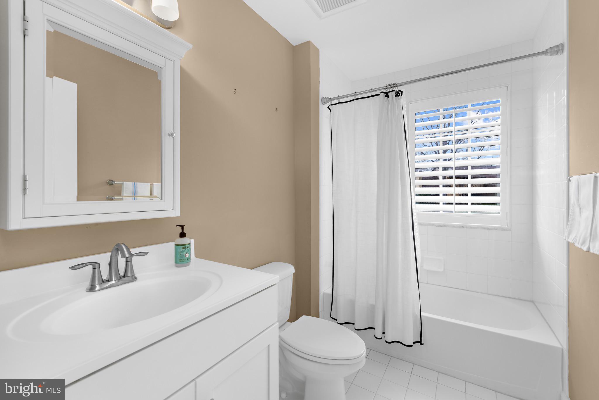 PENDENNIS MOUNT - Residential Lease