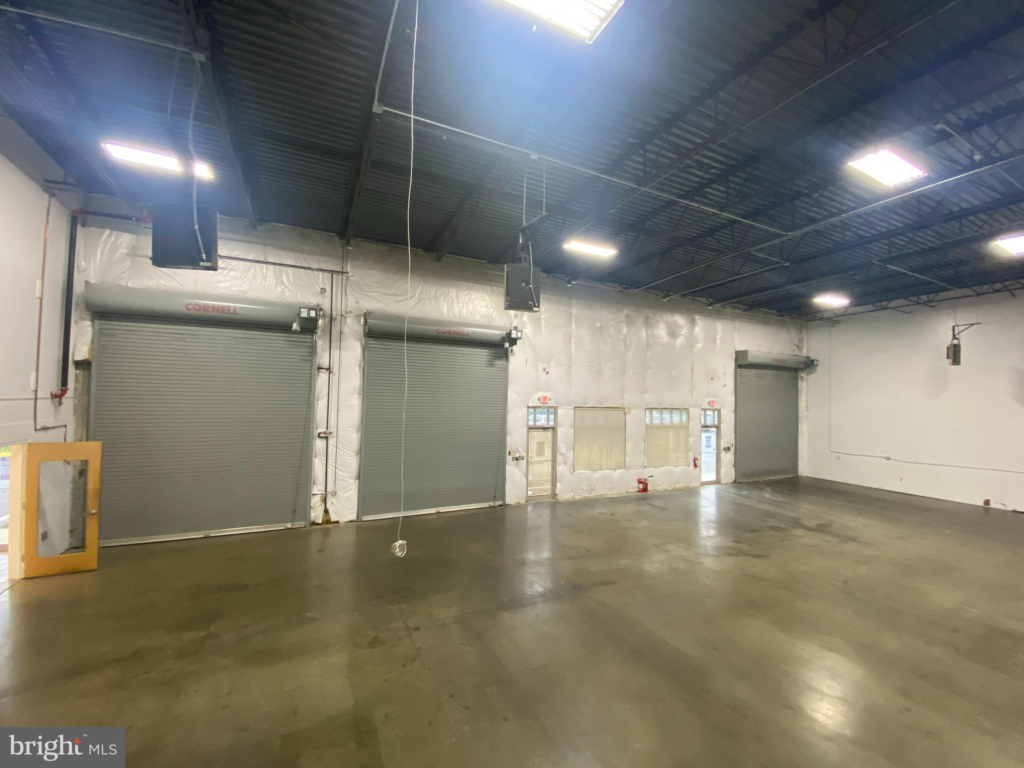 HORNBAKER INDUSTRIAL PARK - Commercial Lease