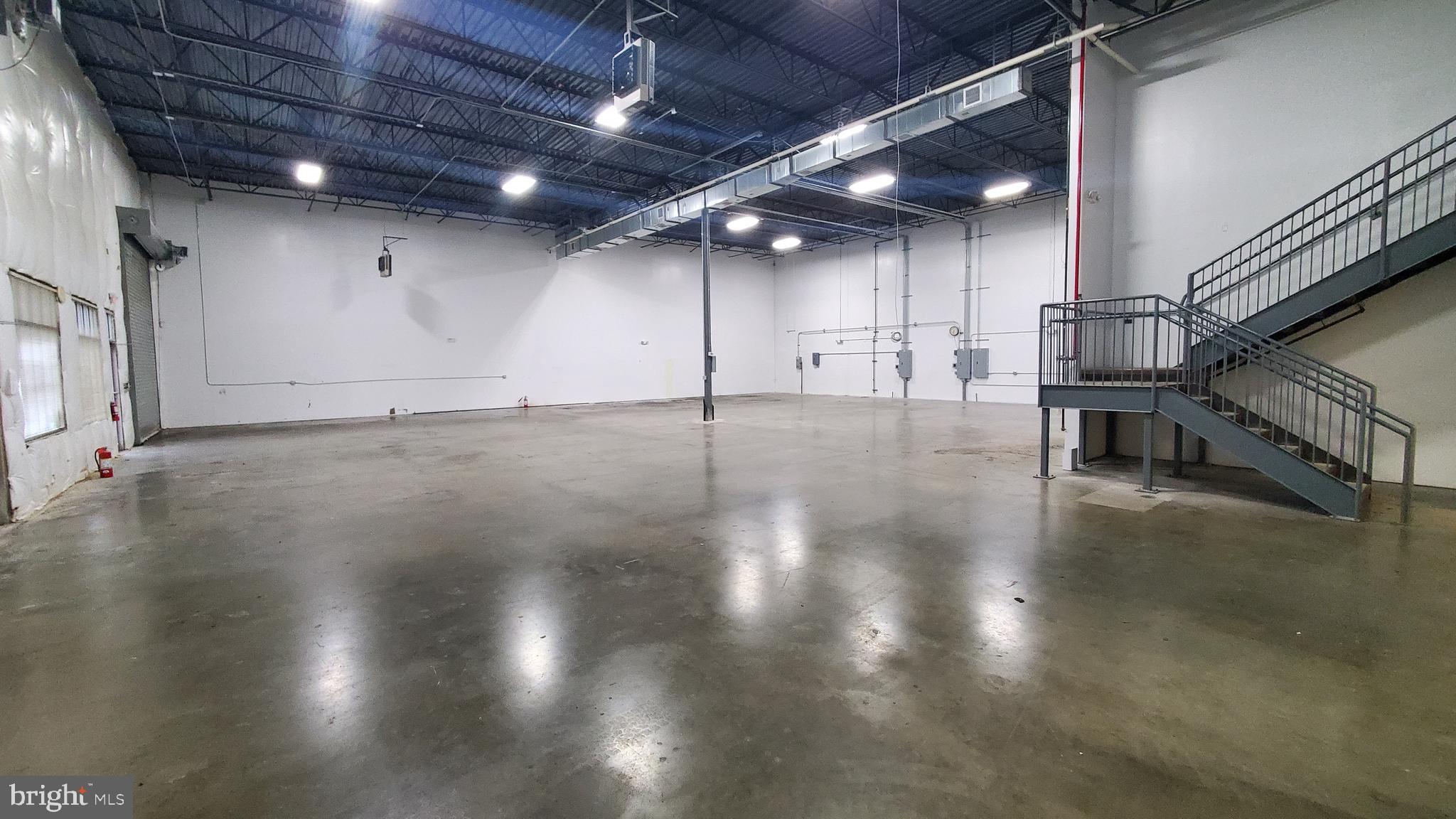 HORNBAKER INDUSTRIAL PARK - Commercial Lease