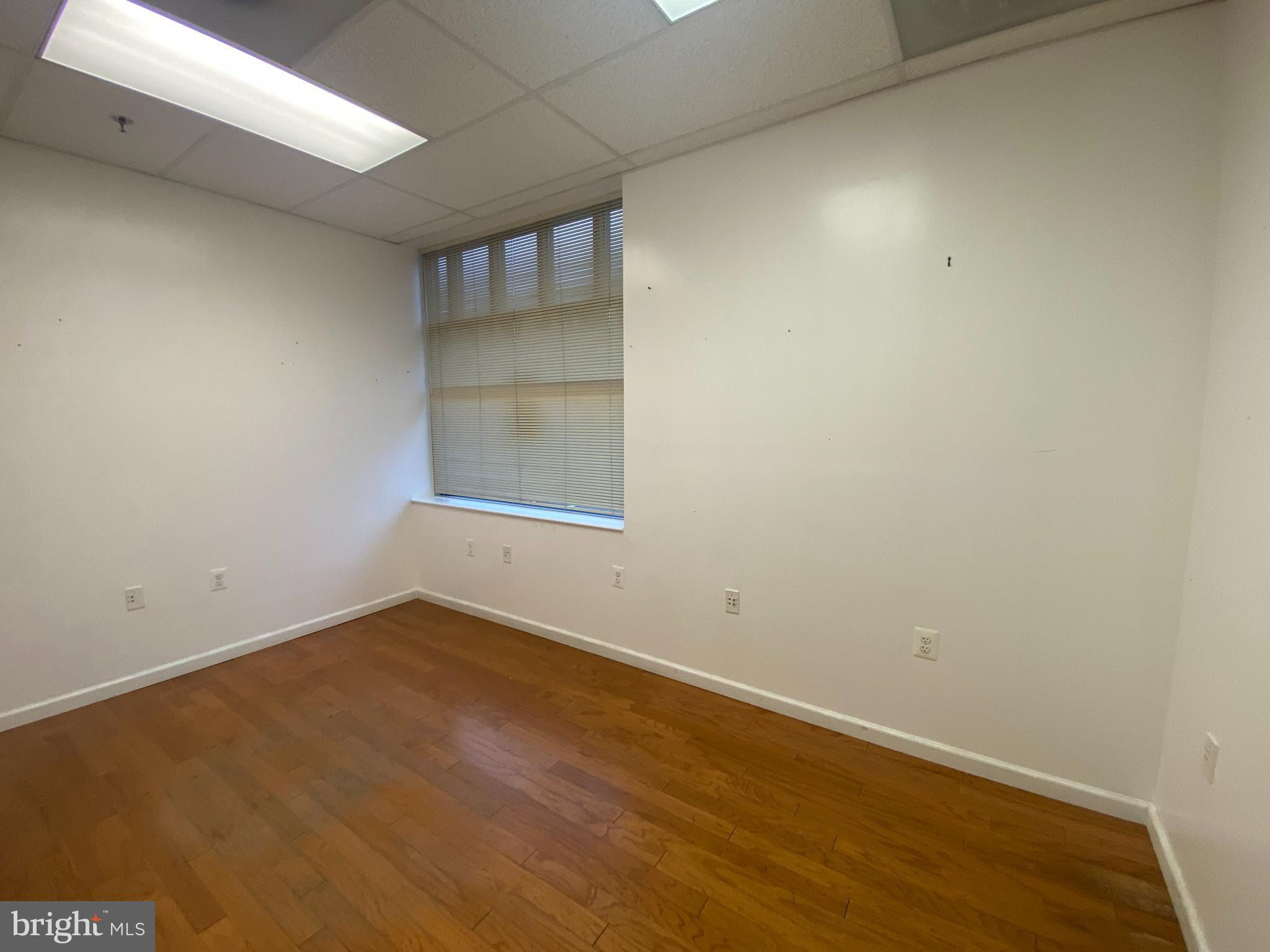 HORNBAKER INDUSTRIAL PARK - Commercial Lease