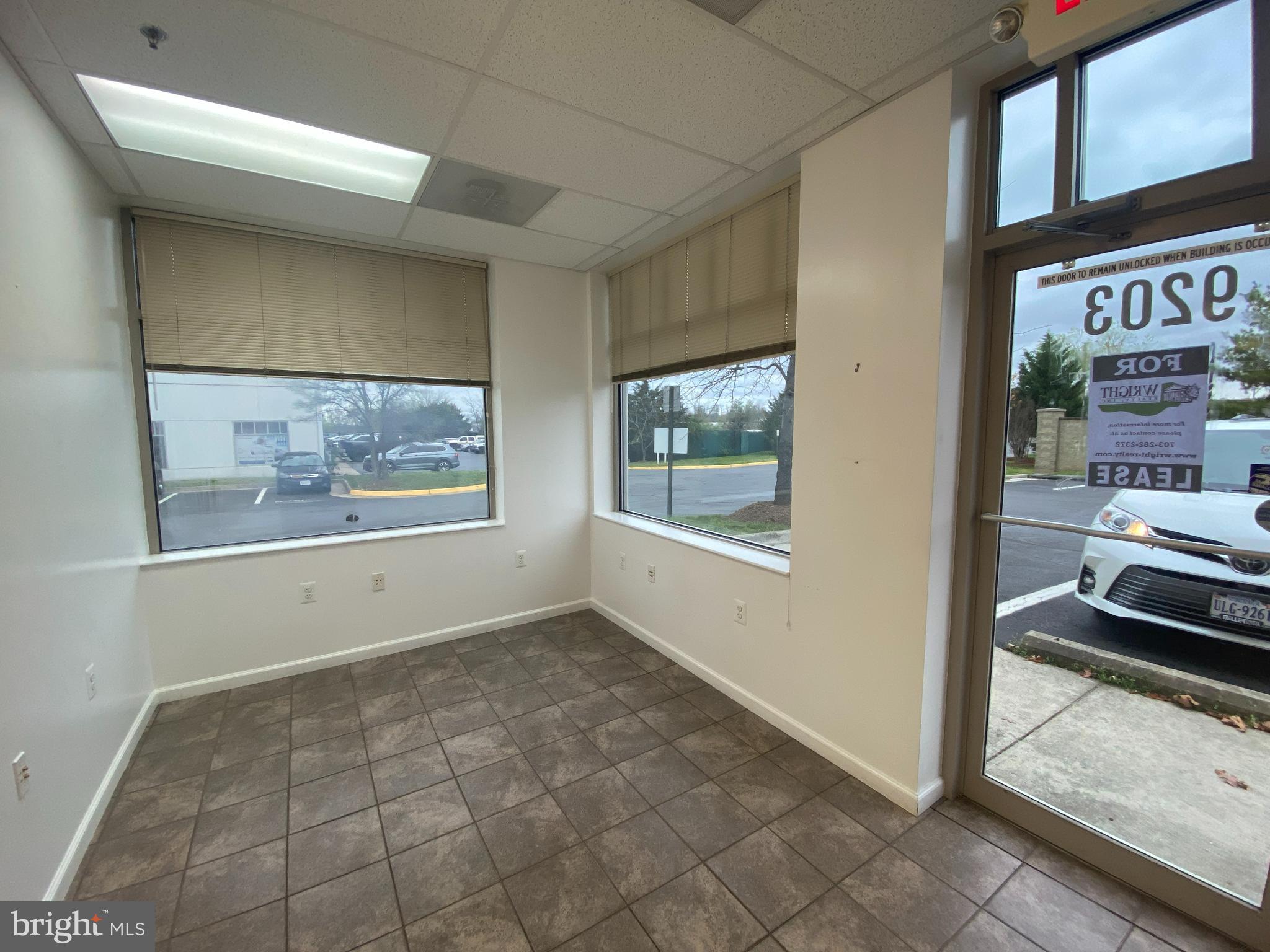 HORNBAKER INDUSTRIAL PARK - Commercial Lease