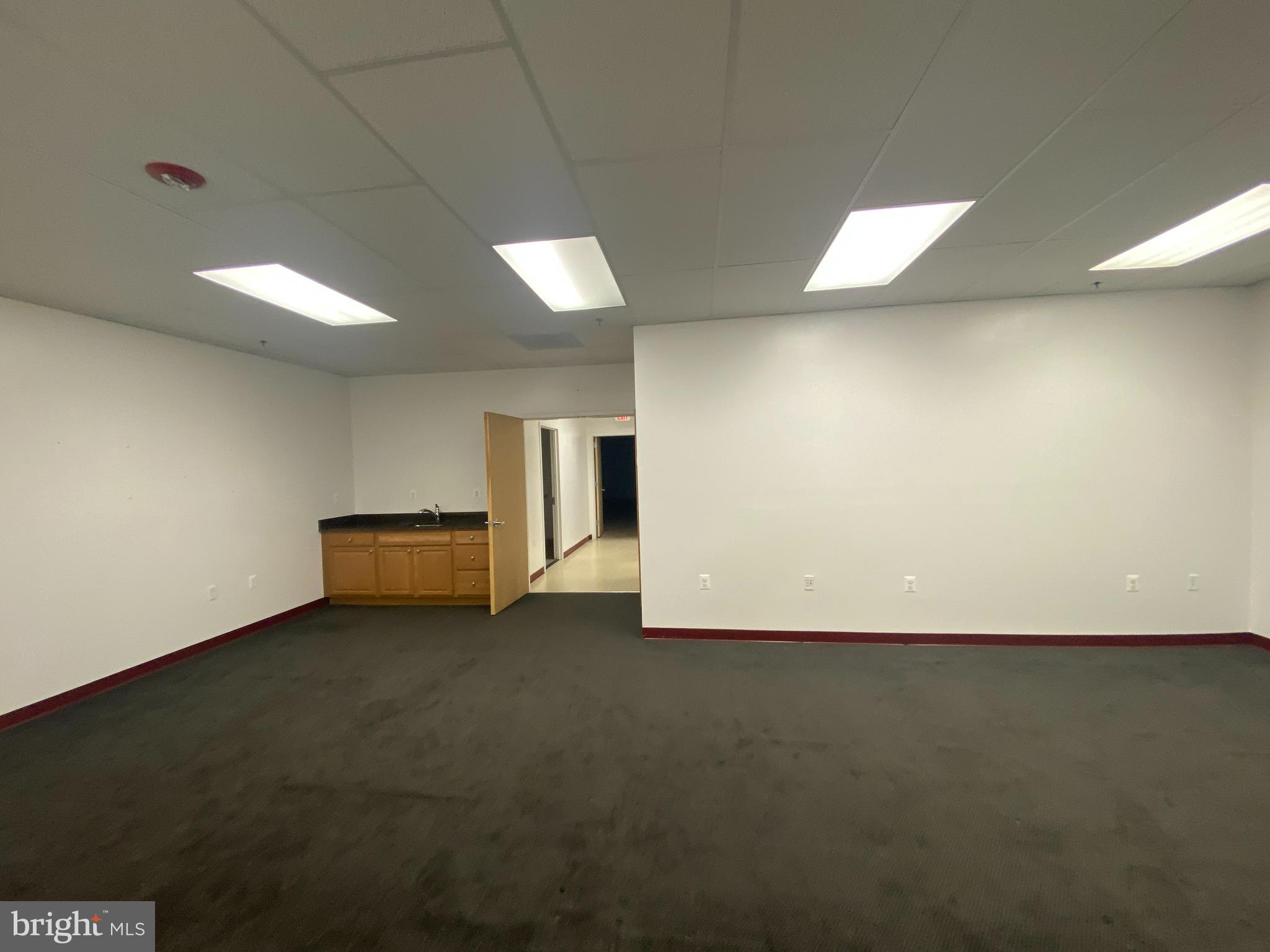 HORNBAKER INDUSTRIAL PARK - Commercial Lease