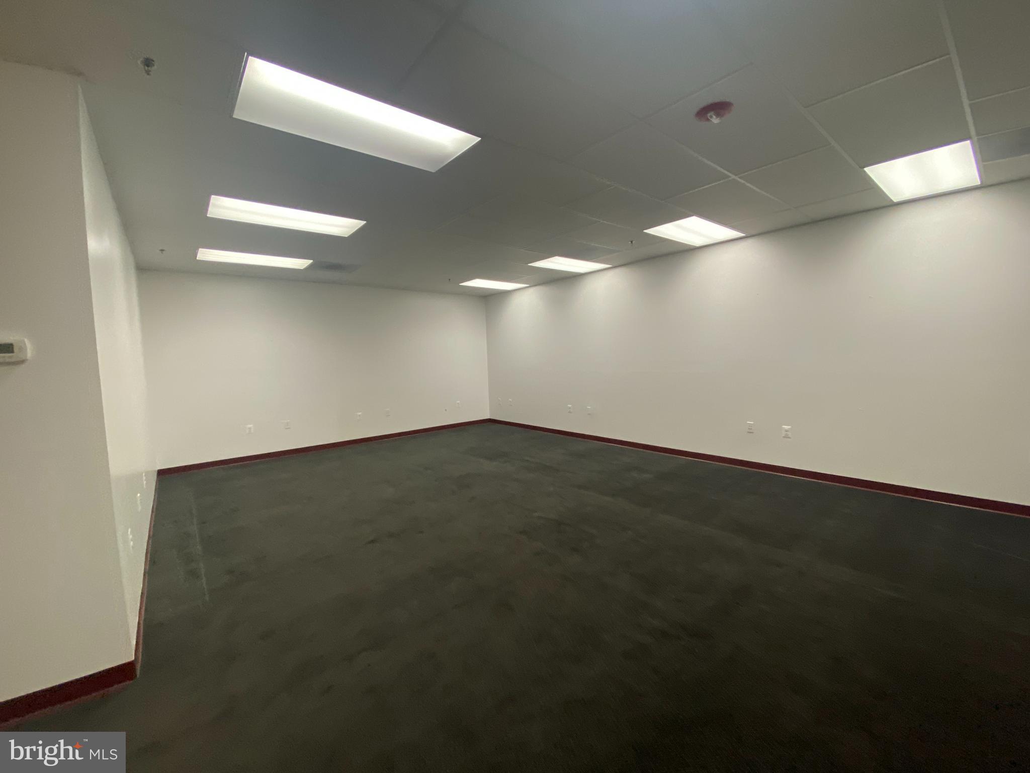 HORNBAKER INDUSTRIAL PARK - Commercial Lease