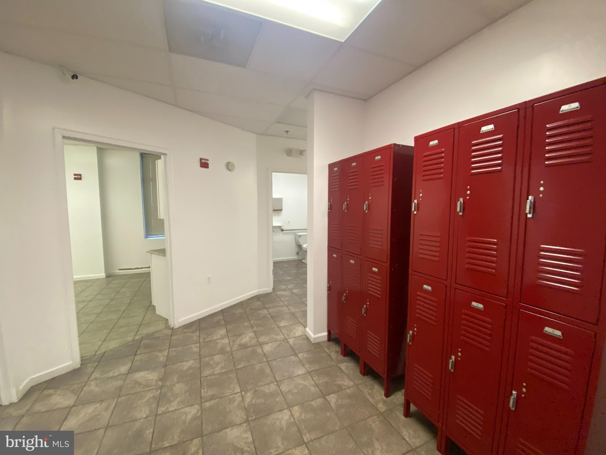 HORNBAKER INDUSTRIAL PARK - Commercial Lease