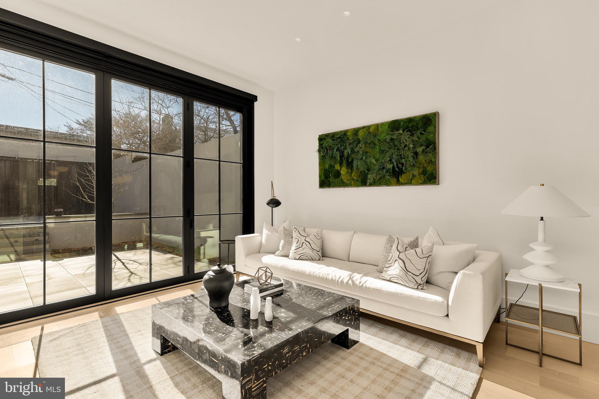 CAPITOL HILL - Residential