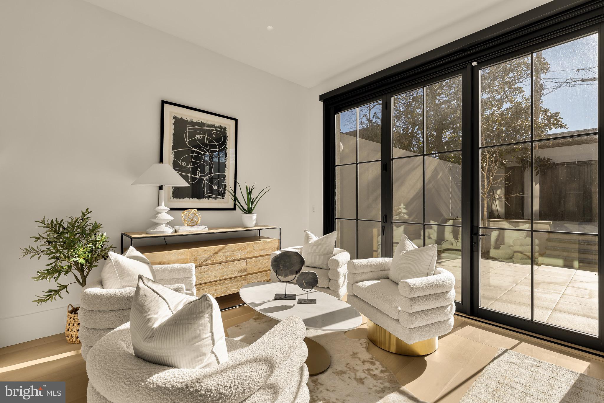 CAPITOL HILL - Residential