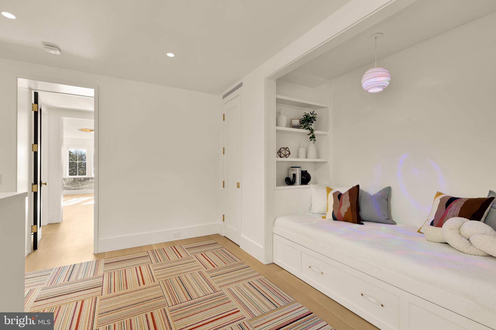 CAPITOL HILL - Residential