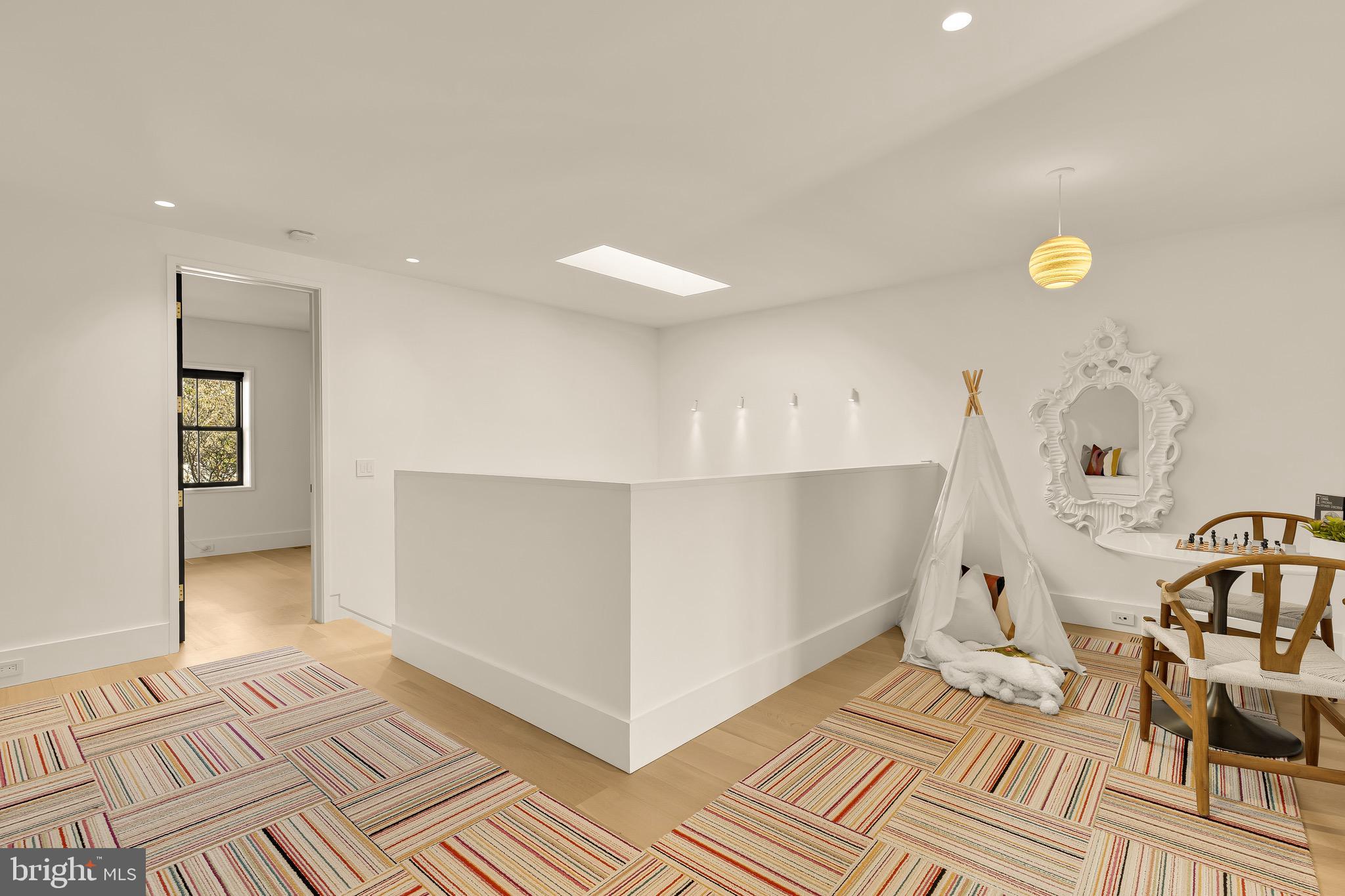 CAPITOL HILL - Residential