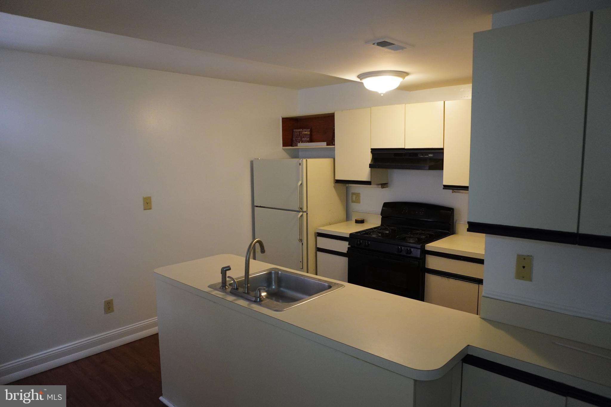 HOLLINS MARKET - Residential Lease