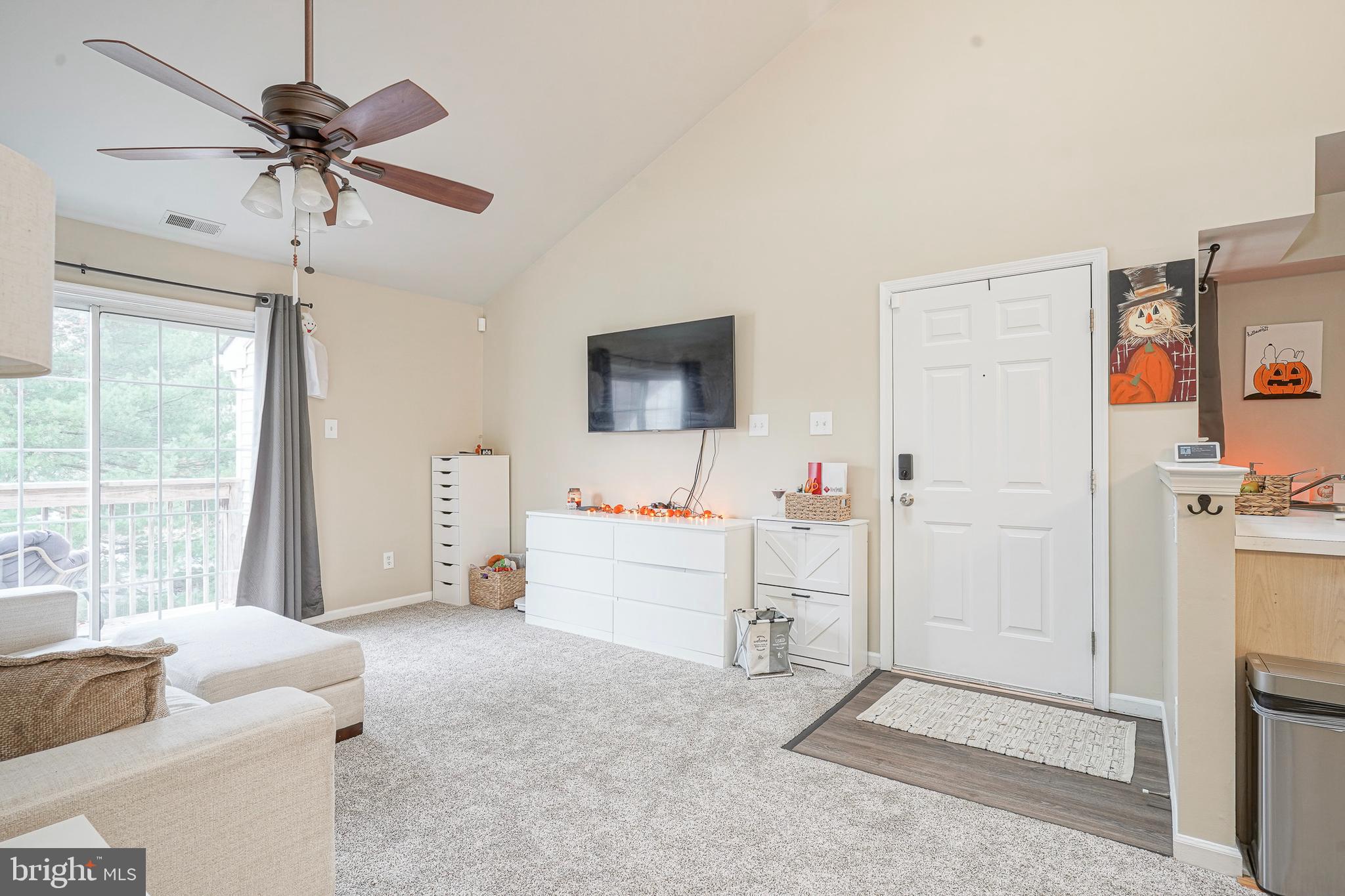 1215 TRISTRAM CIRCLE