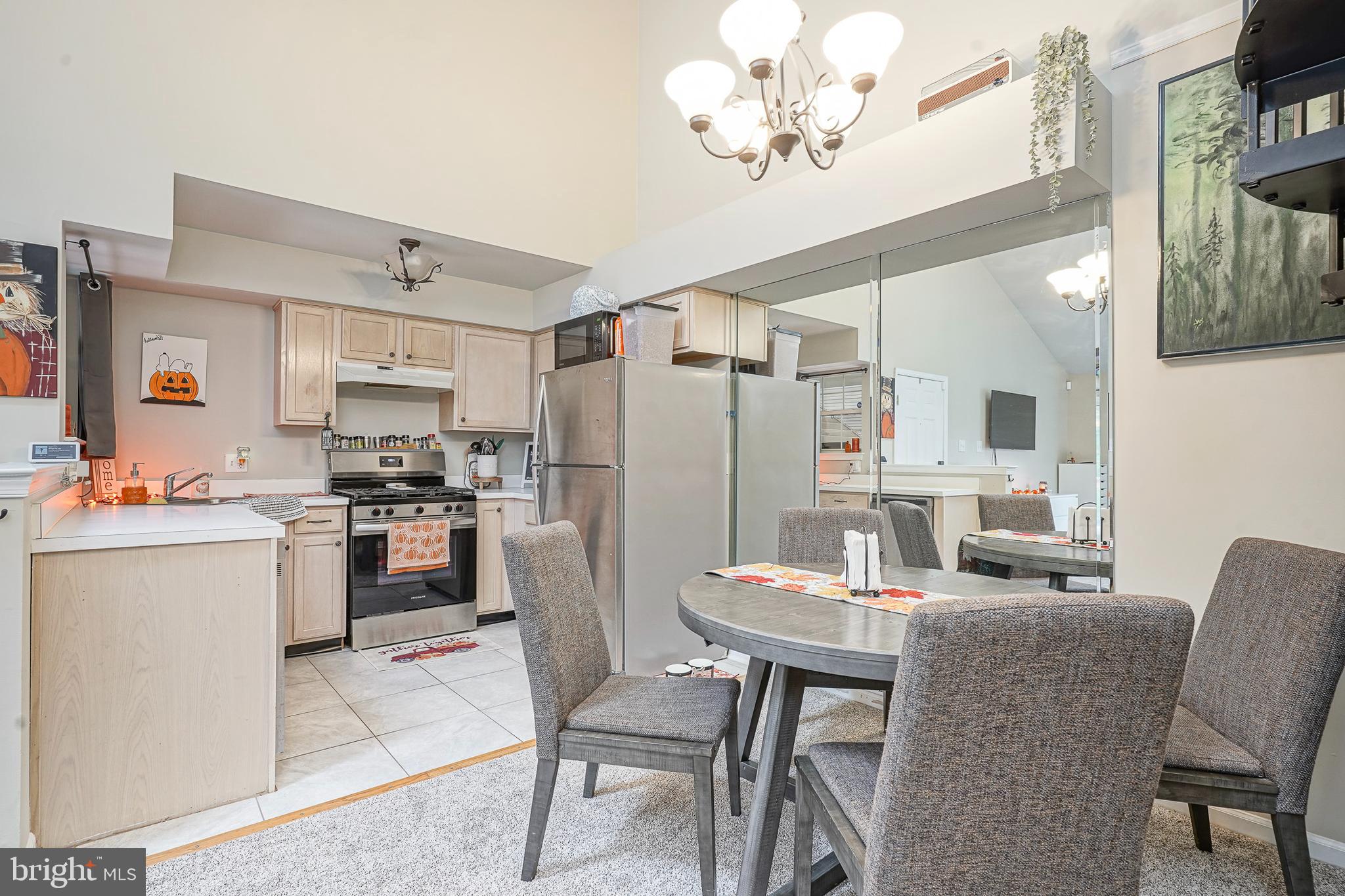 1215 TRISTRAM CIRCLE