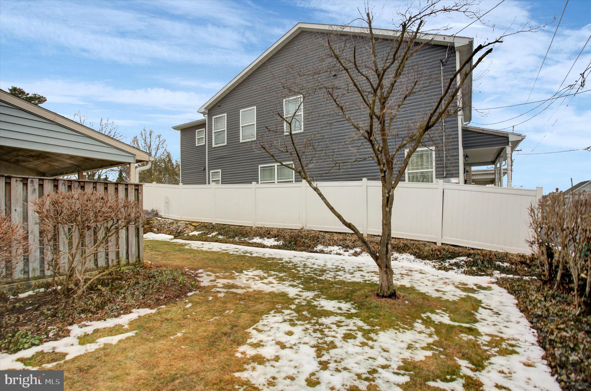 MORNINGSTAR SQUARE - Residential