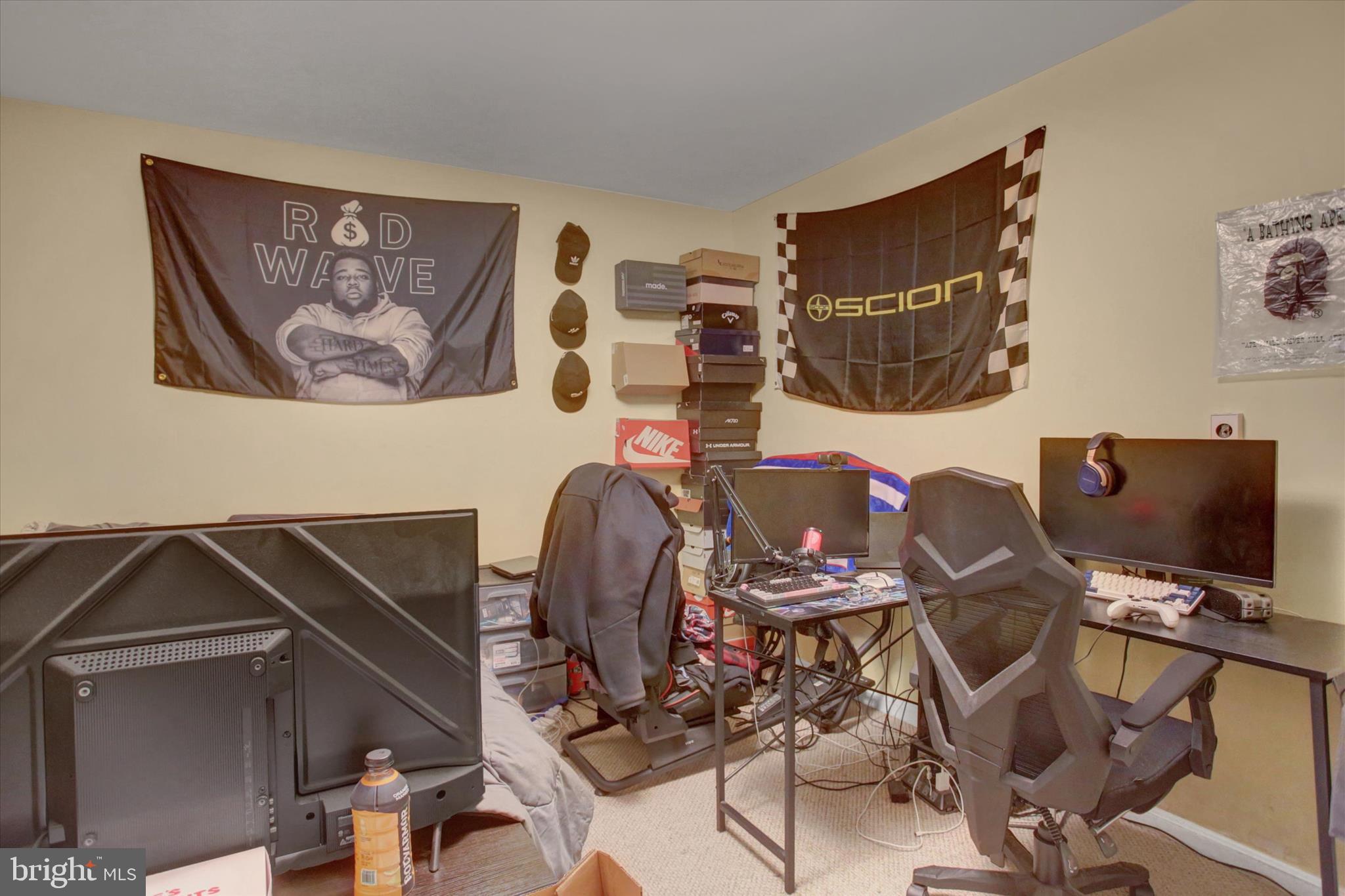 MORNINGSTAR SQUARE - Residential