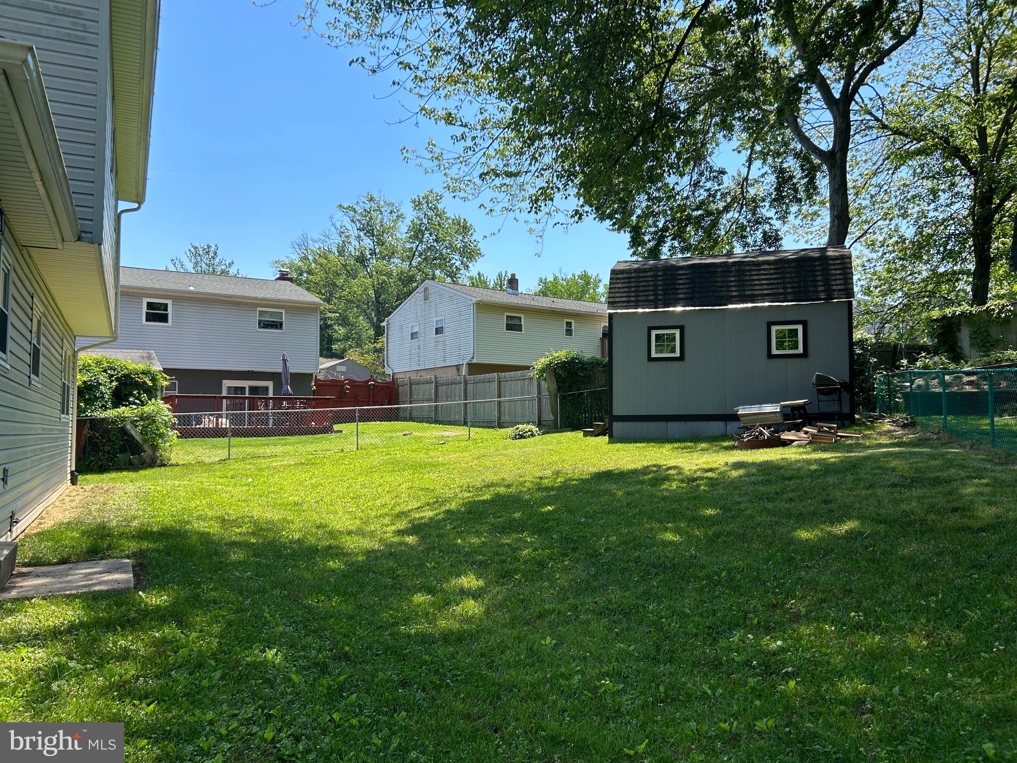 8 EDGEBROOKE WAY