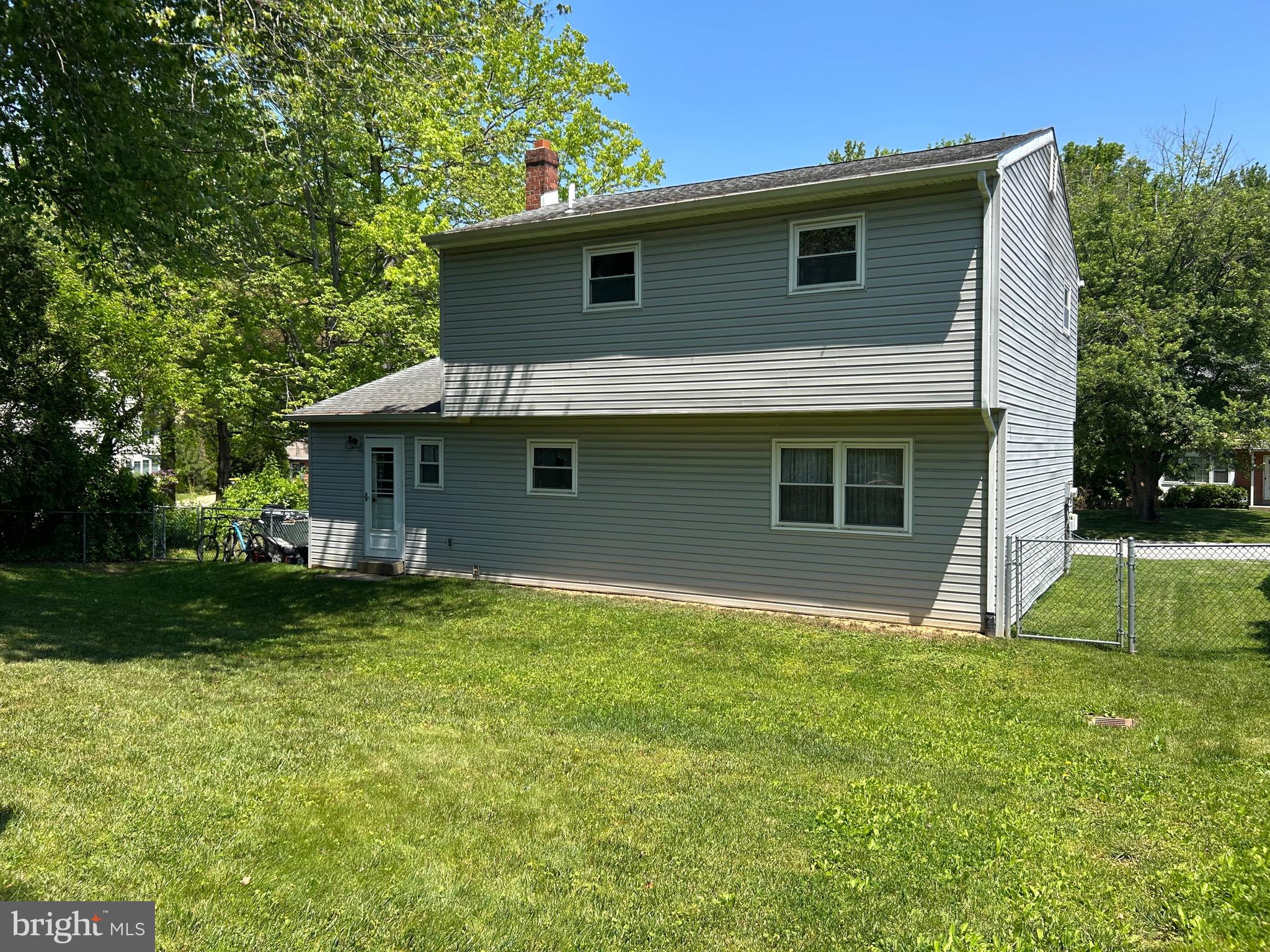 8 EDGEBROOKE WAY