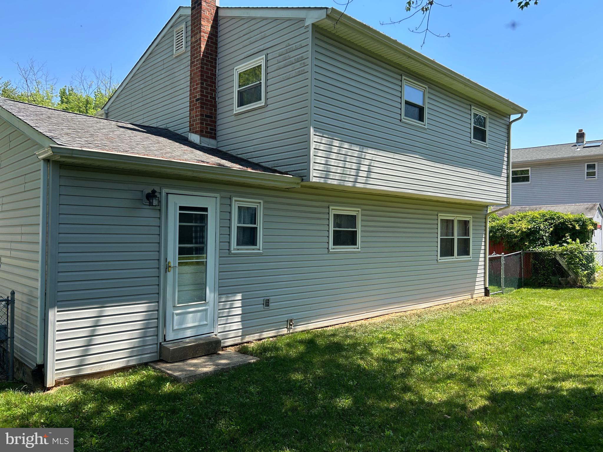 8 EDGEBROOKE WAY