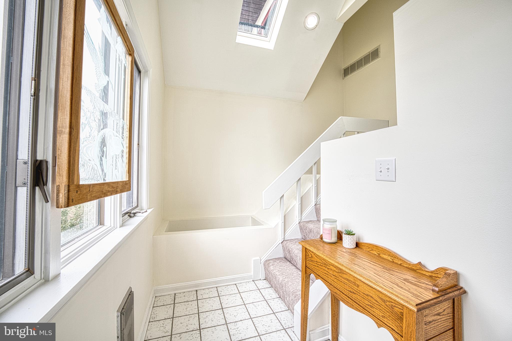 QUEENS LANDING - Residential