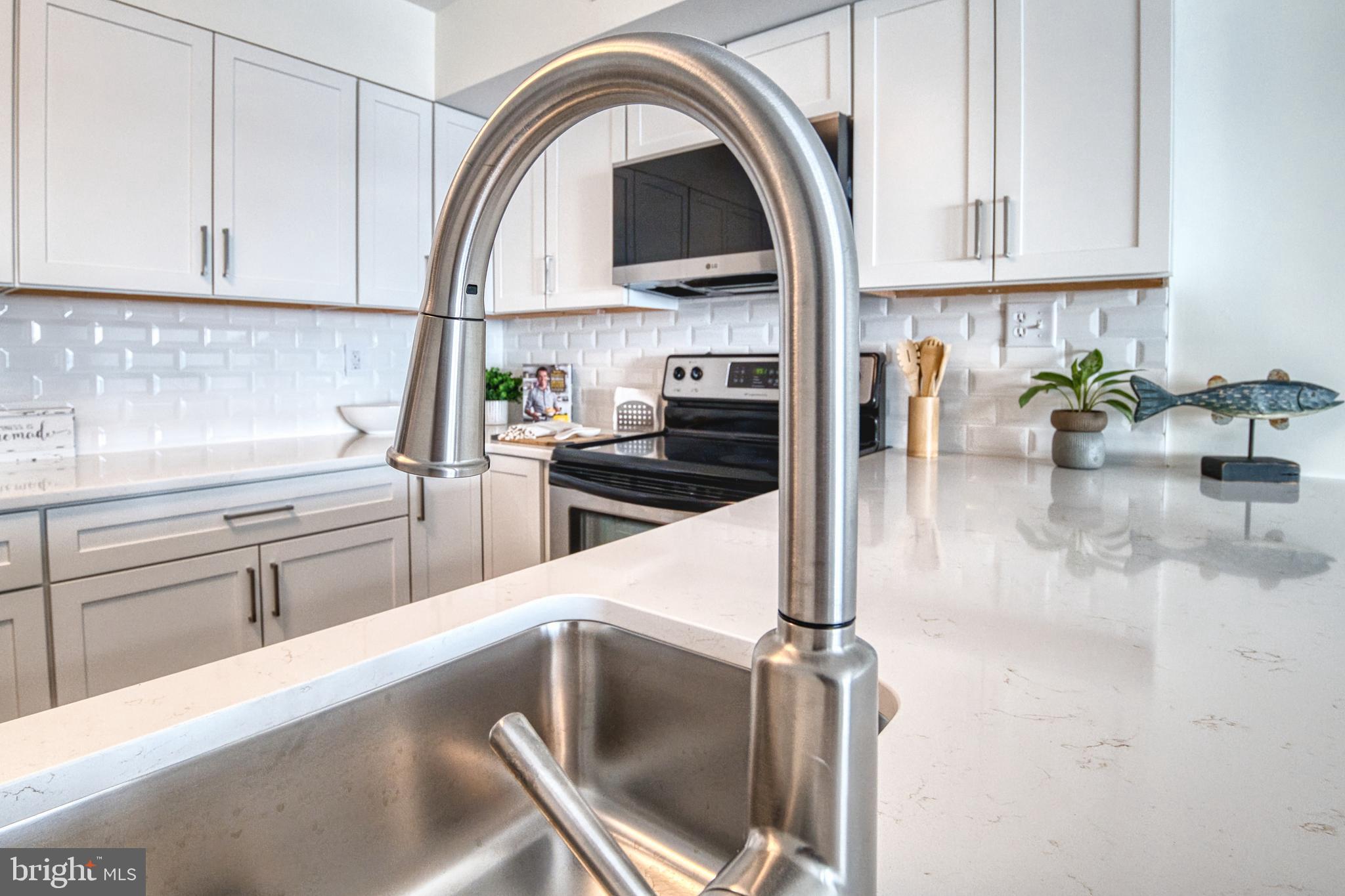 QUEENS LANDING - Residential