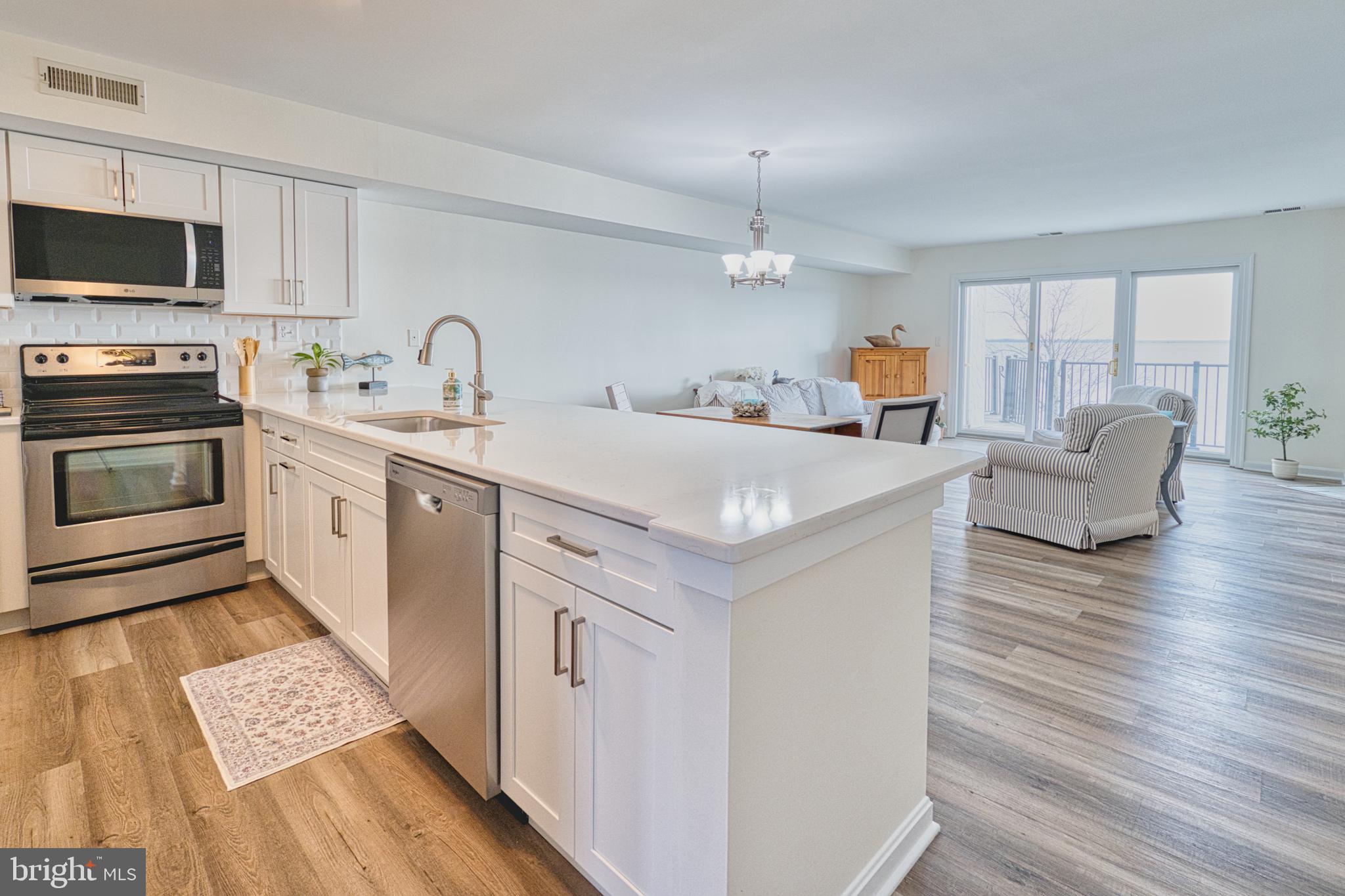 QUEENS LANDING - Residential