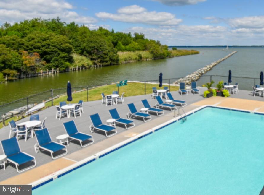 QUEENS LANDING - Residential