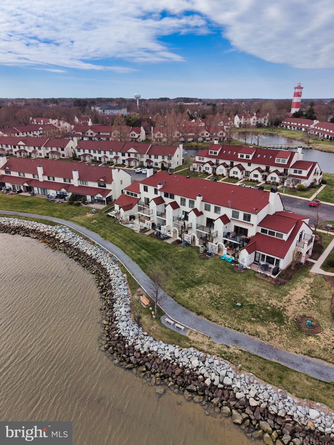 QUEENS LANDING - Residential