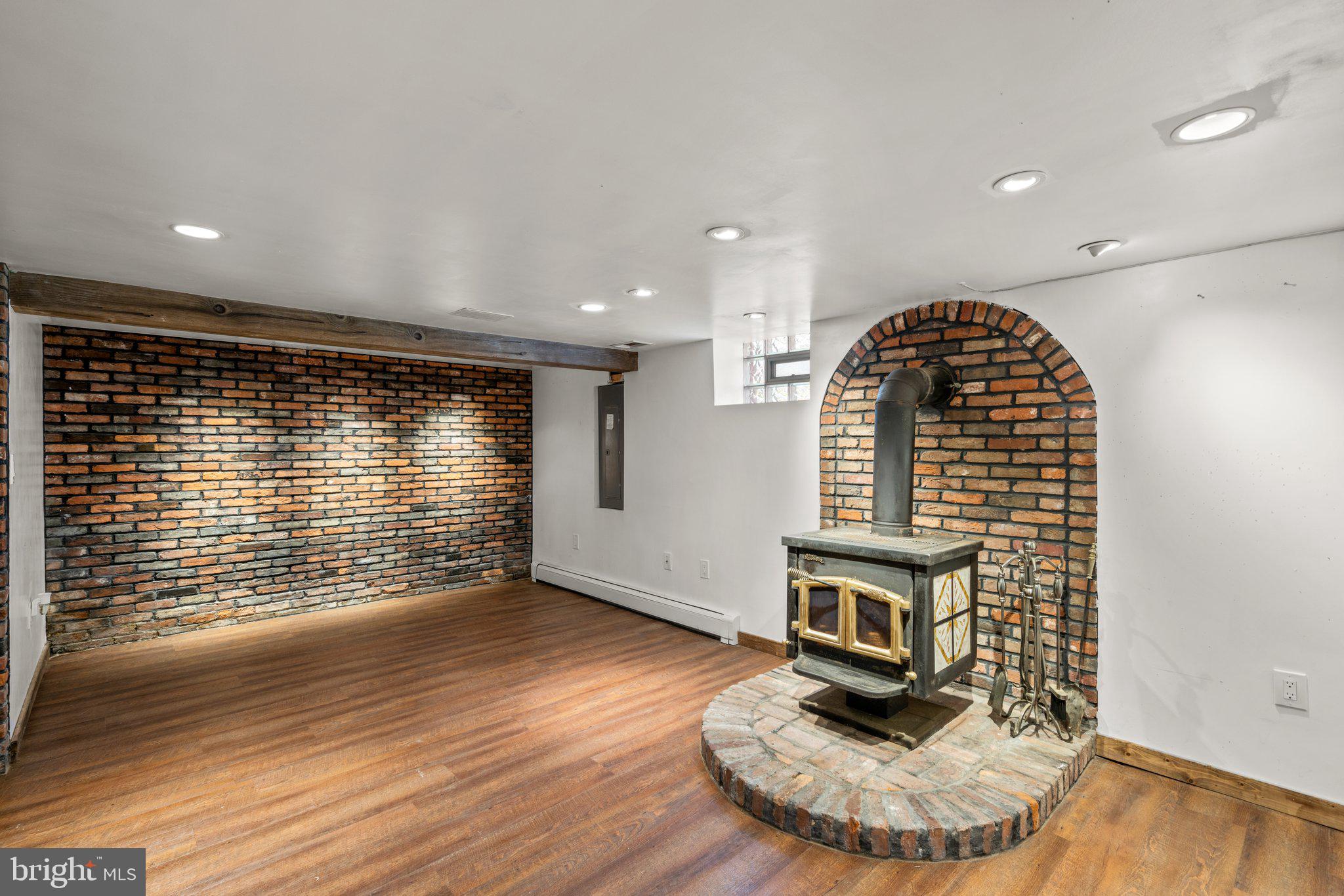 LOU HAR TERRACE - Residential