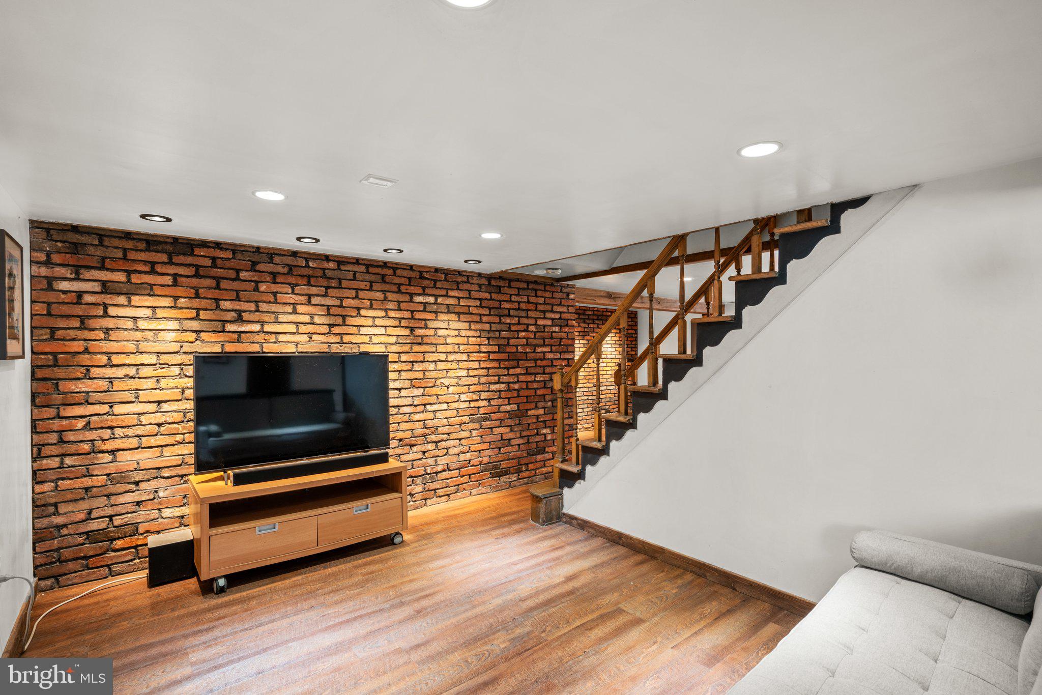 LOU HAR TERRACE - Residential