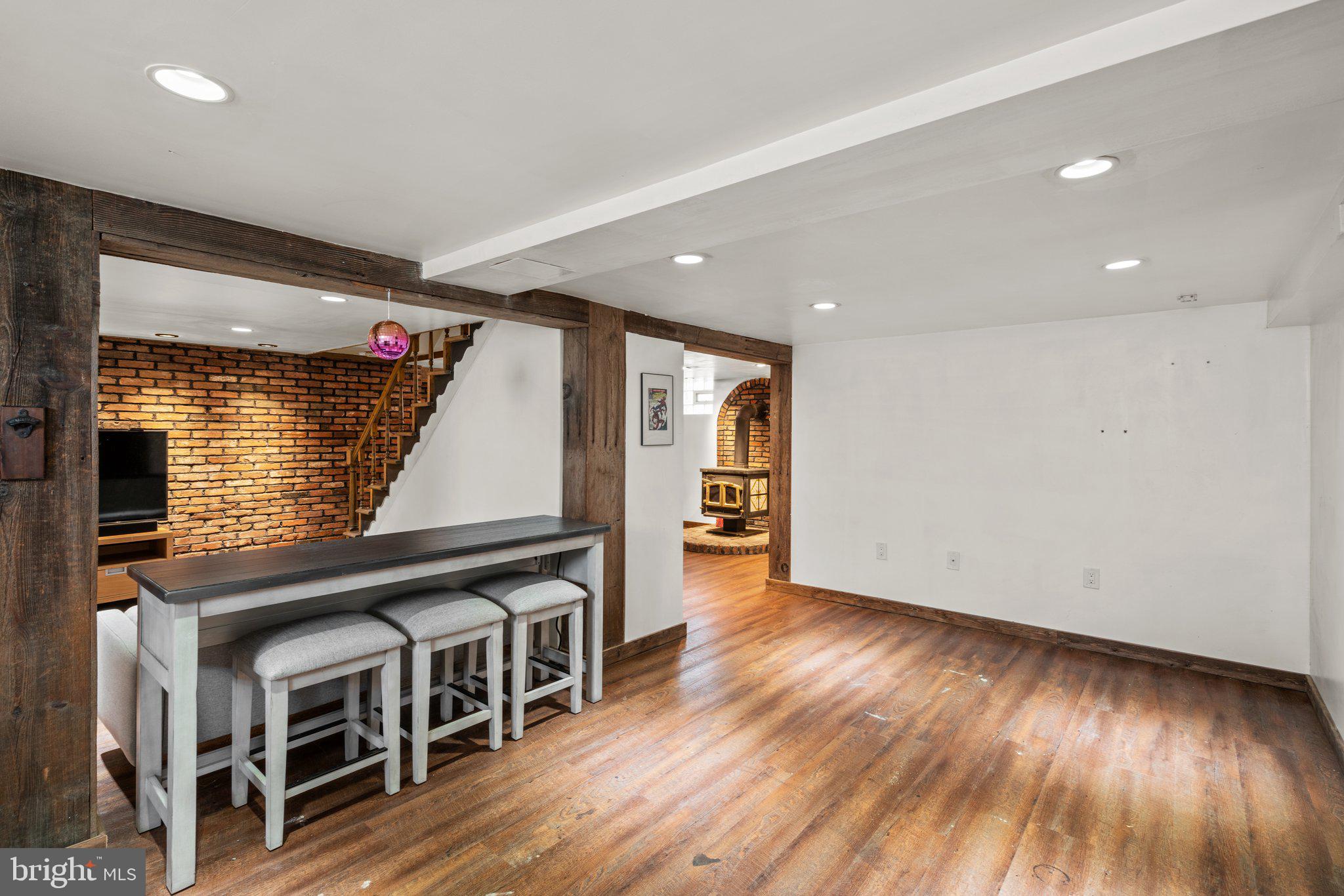 LOU HAR TERRACE - Residential