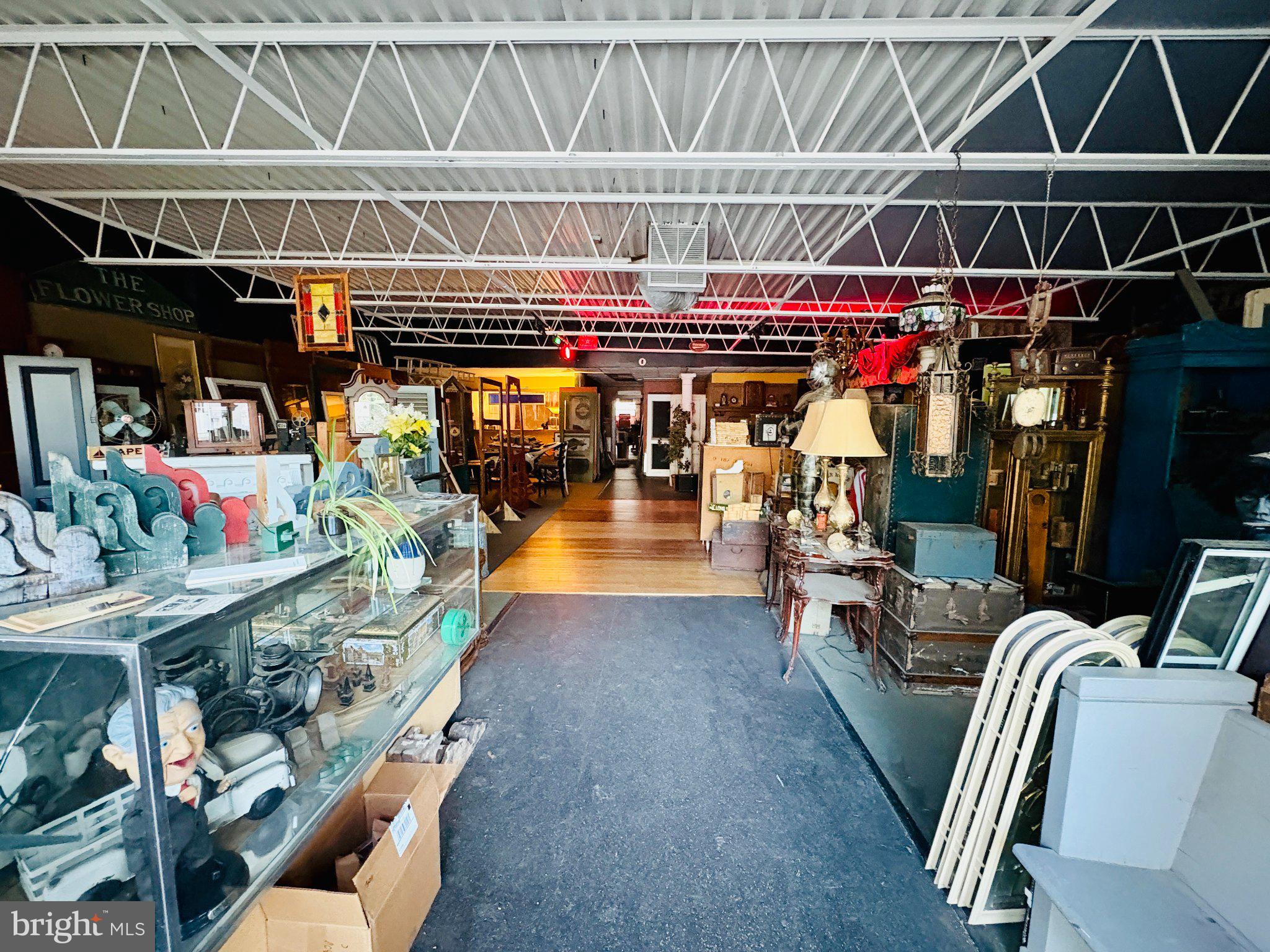 3011 N CENTRE STREET