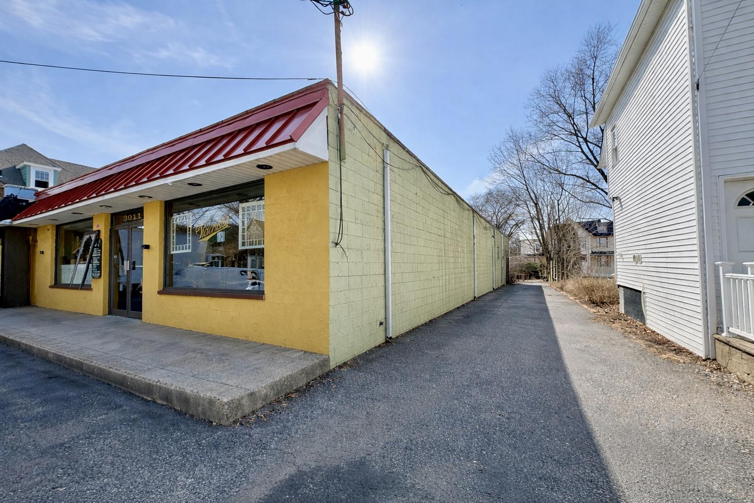 3011 N CENTRE STREET