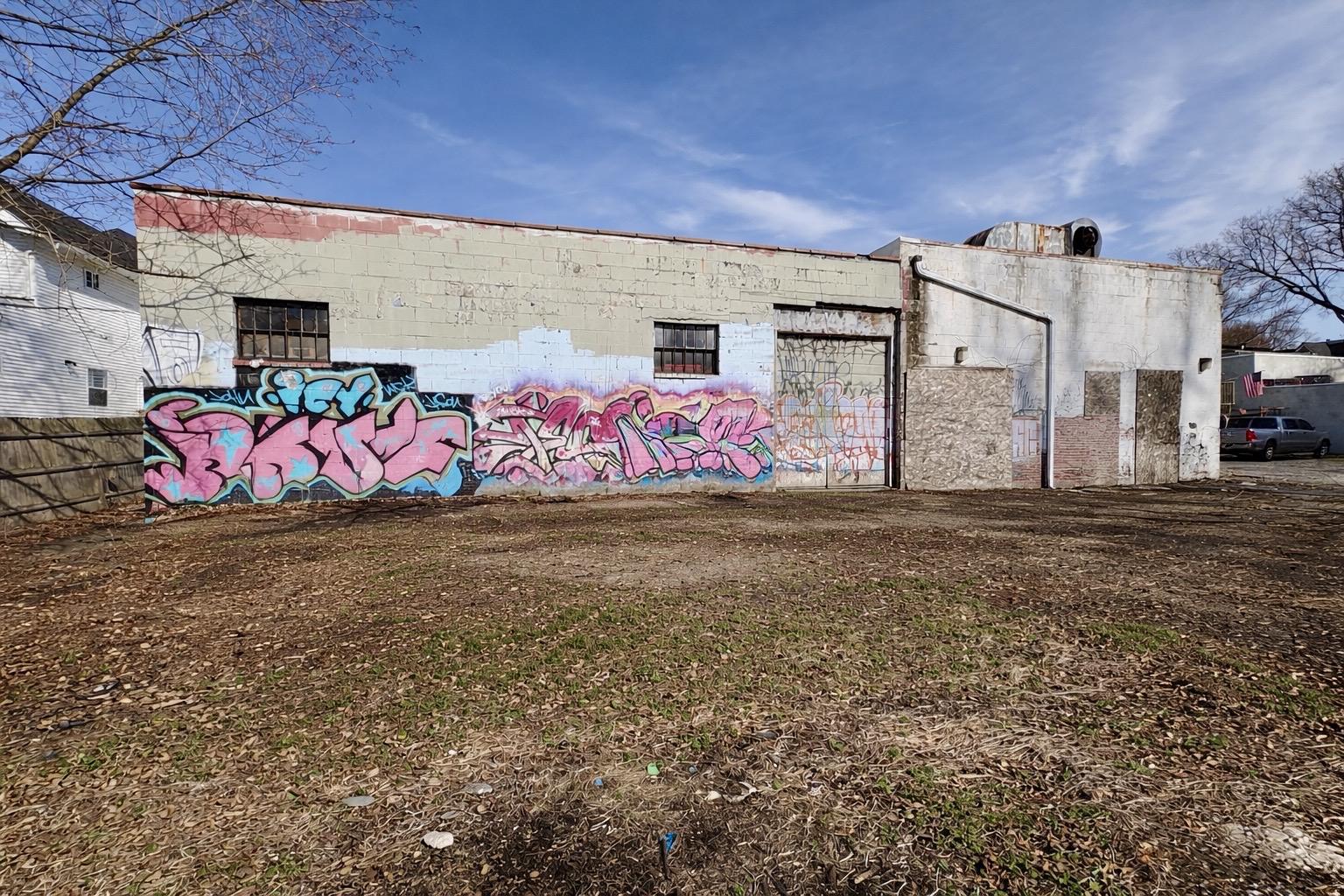 3011 N CENTRE STREET