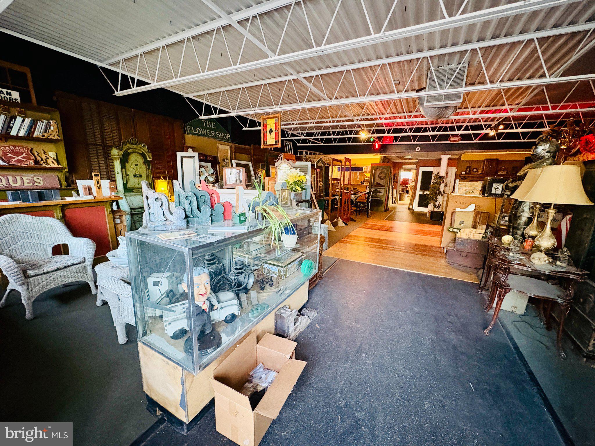 3011 N CENTRE STREET