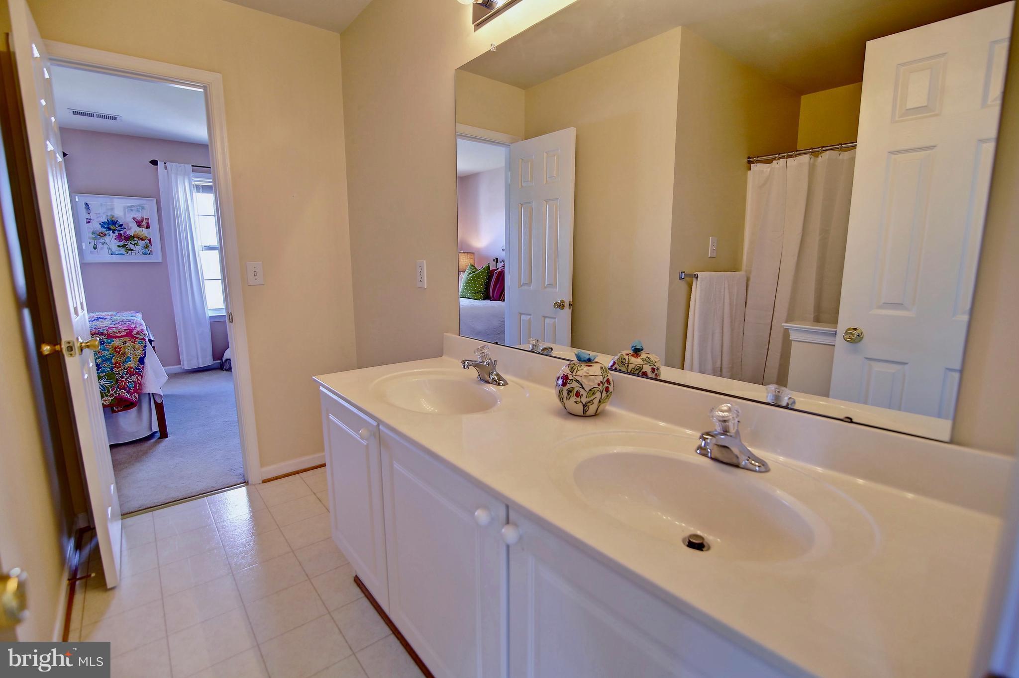 AMBER KNOLLS - Residential