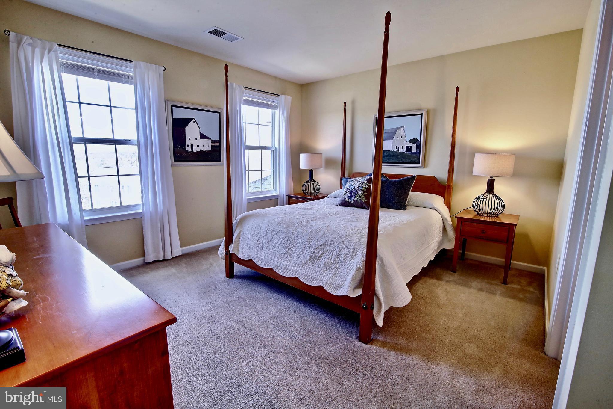 AMBER KNOLLS - Residential