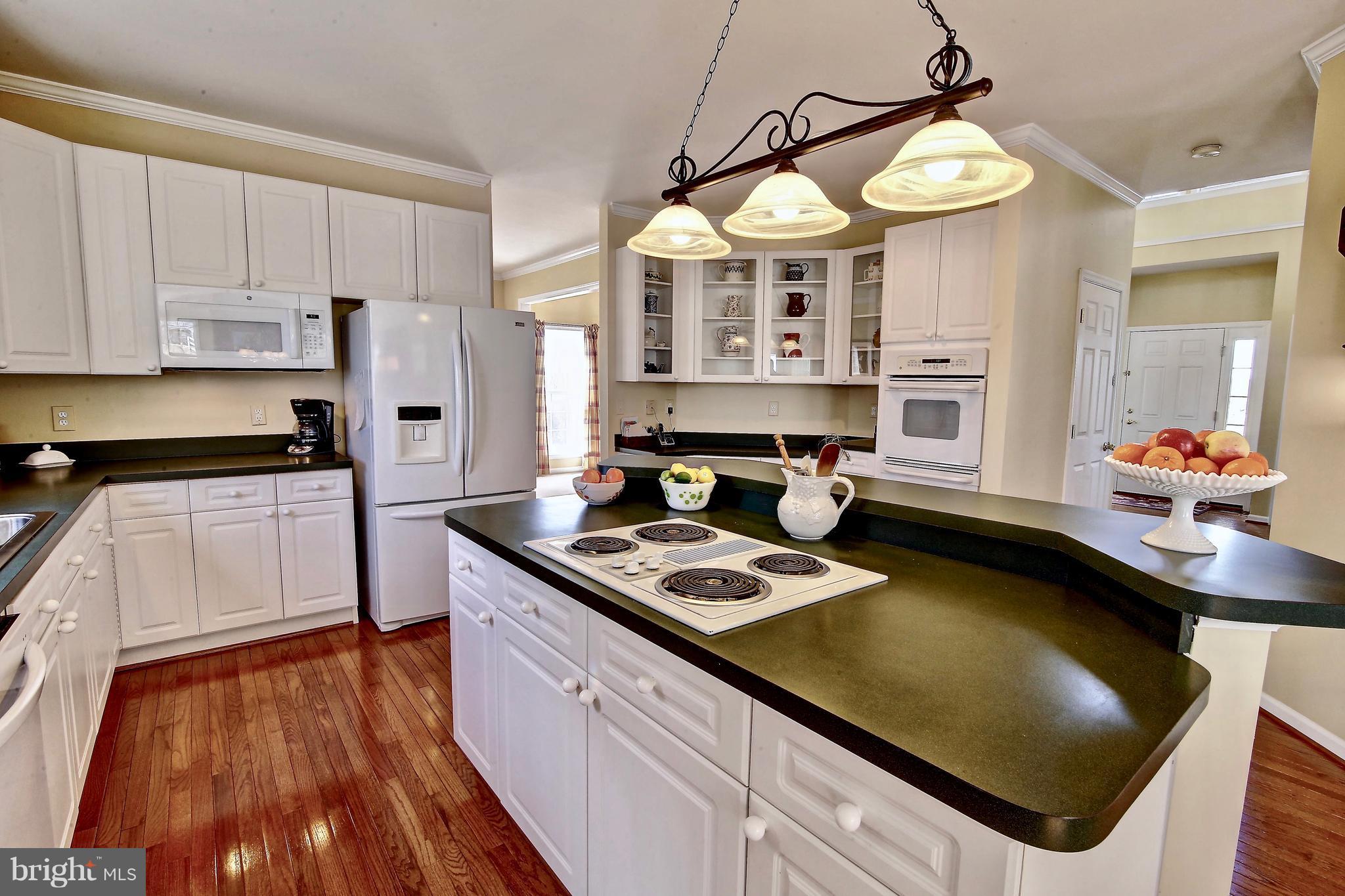 AMBER KNOLLS - Residential