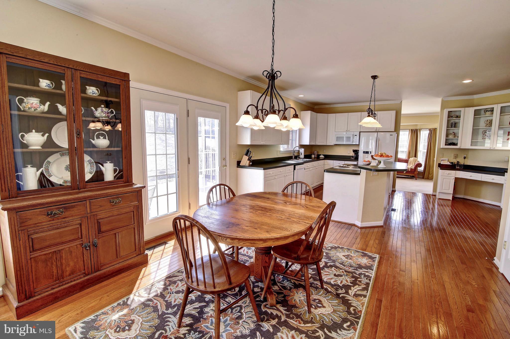 AMBER KNOLLS - Residential