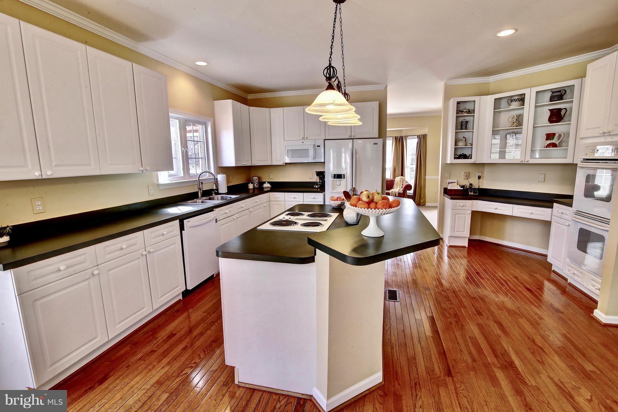 AMBER KNOLLS - Residential